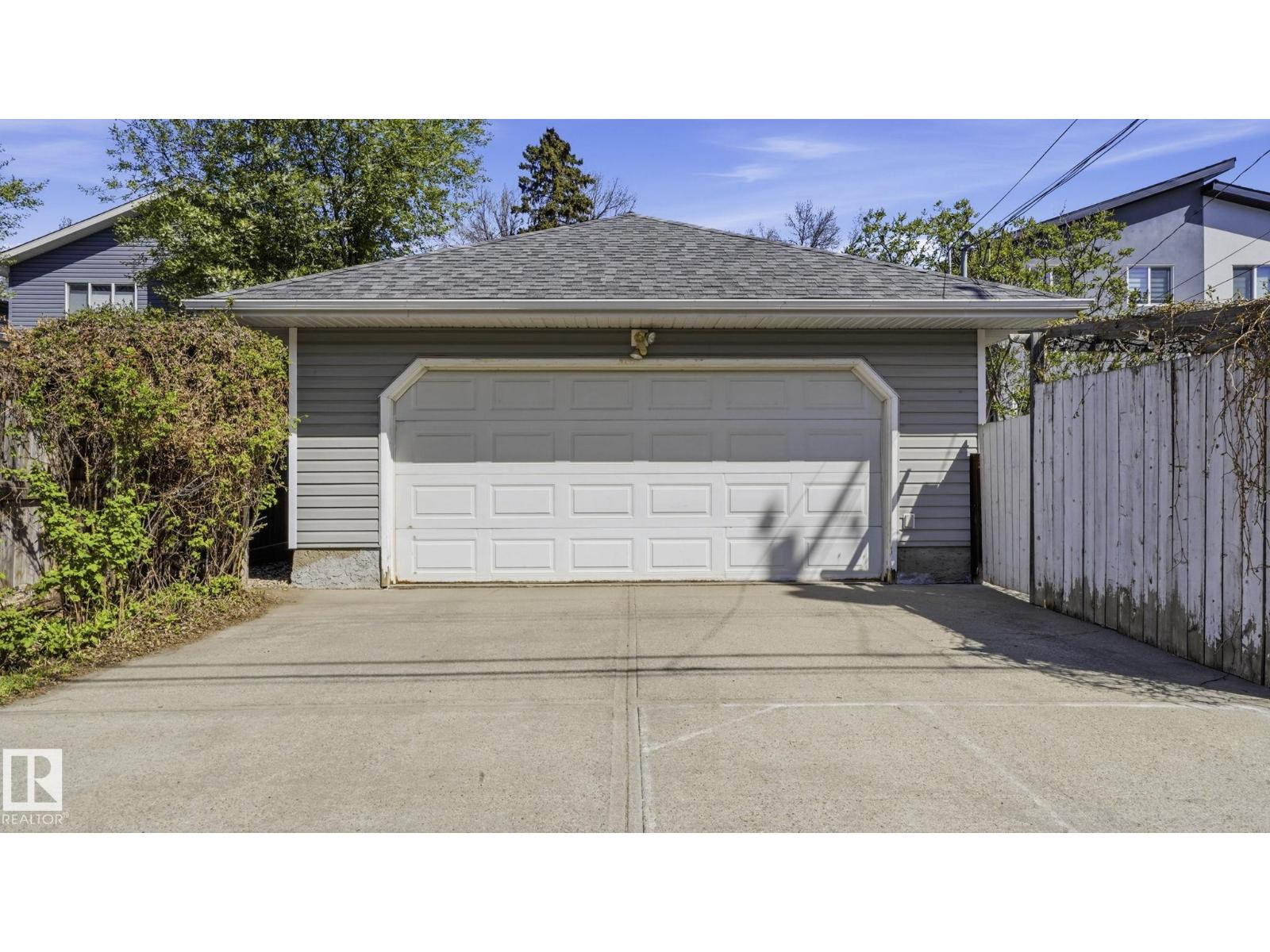 9611 77 AV NW - 45