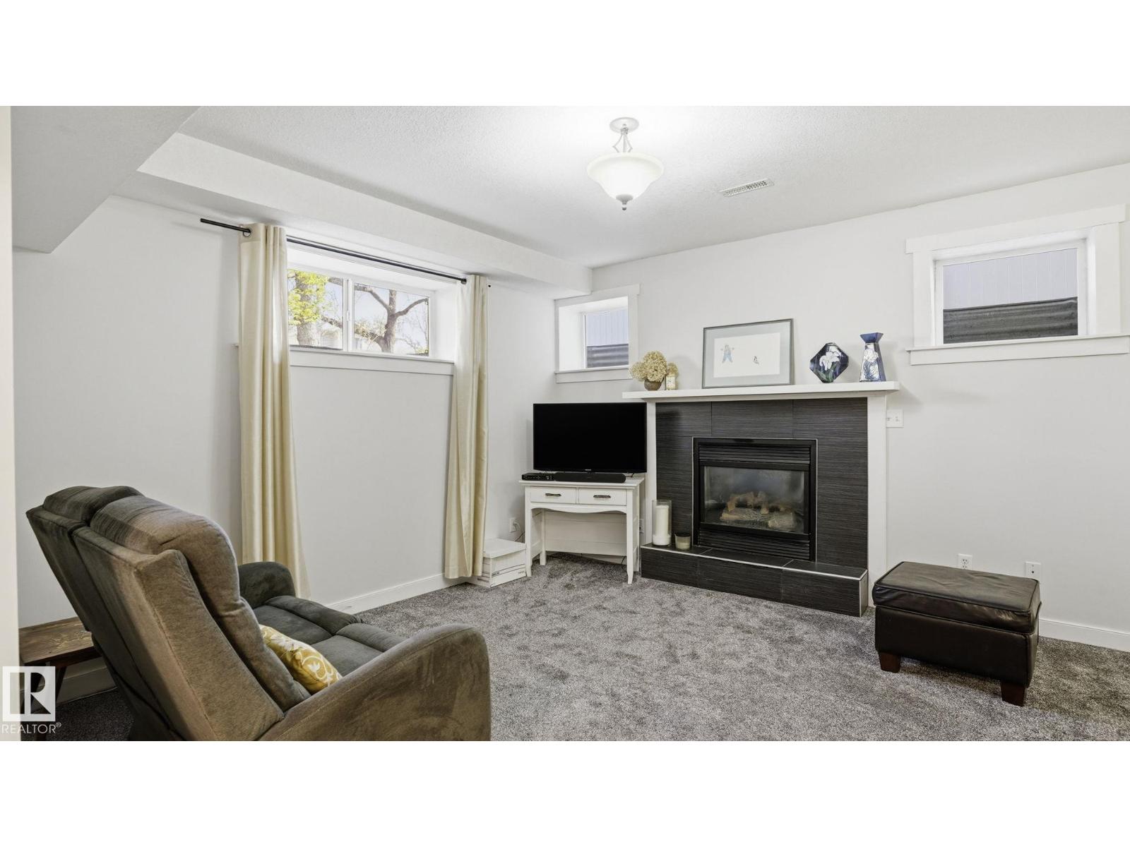 9611 77 AV NW - 30