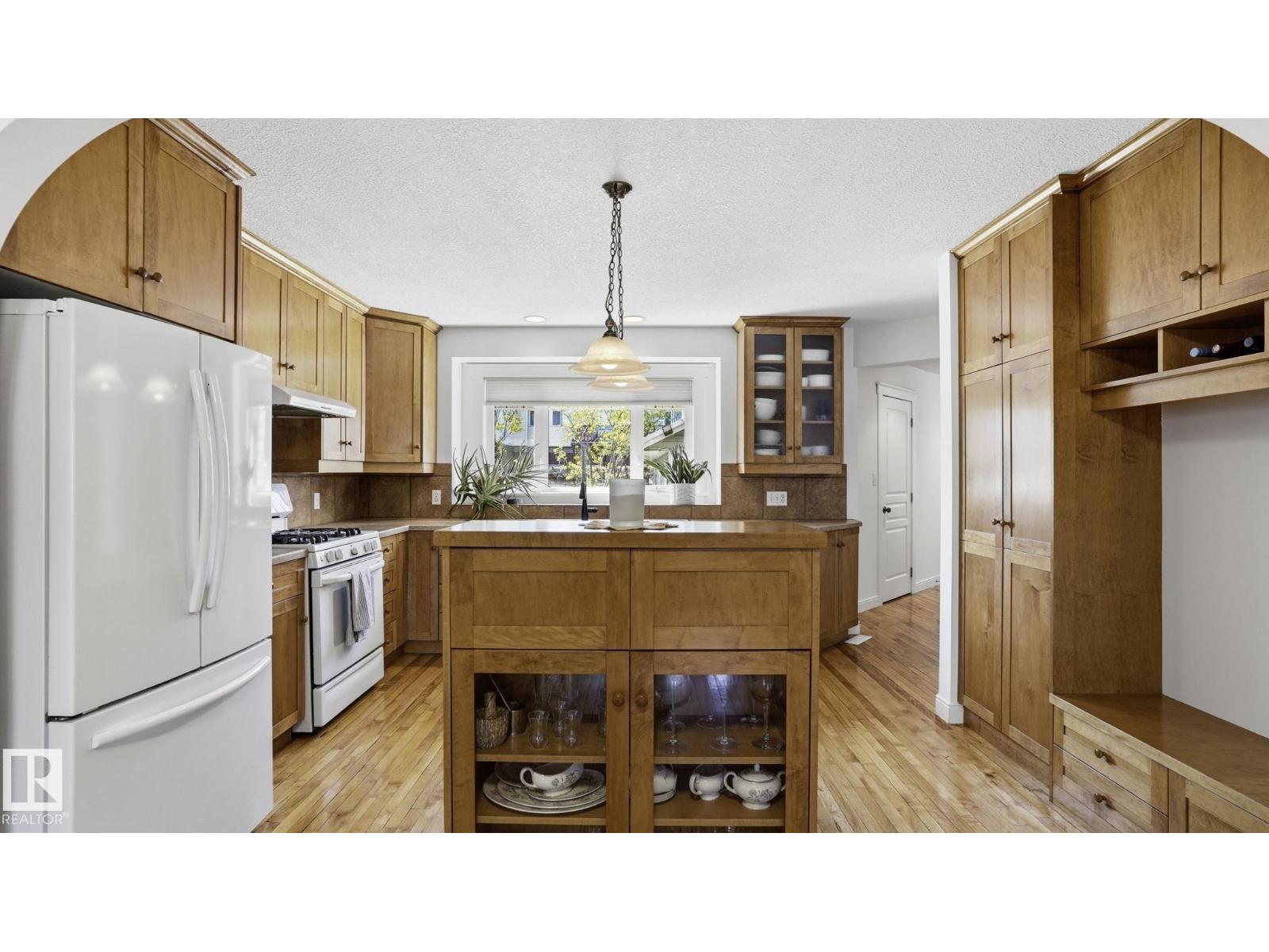 9611 77 AV NW - 13
