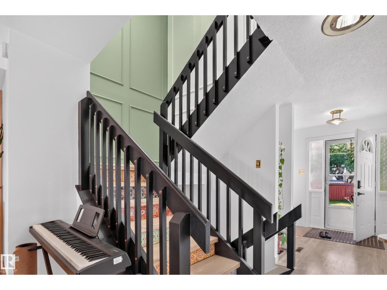 6712 36A AV NW - 6