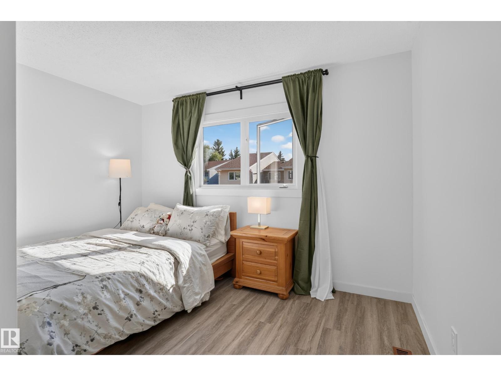 6712 36A AV NW - 33