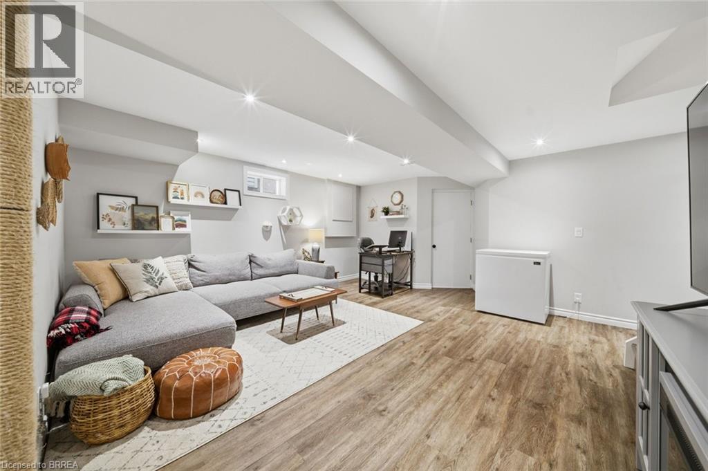 137 CHUDLEIGH Street - 33