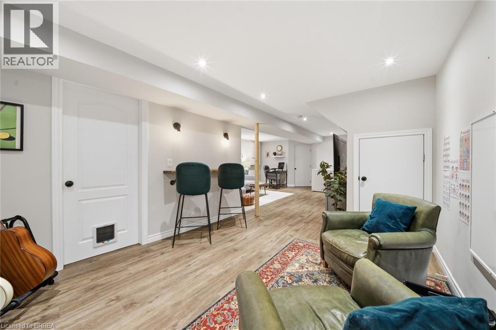 137 CHUDLEIGH Street - 36