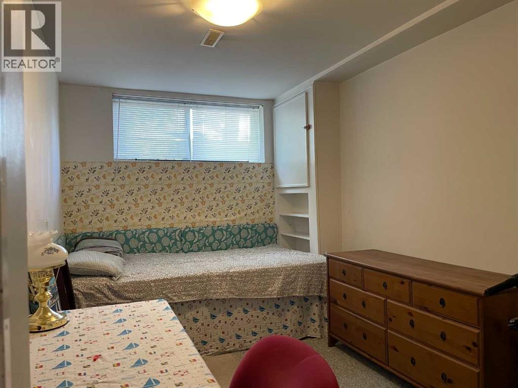 153 Bergen Crescent NW - 15
