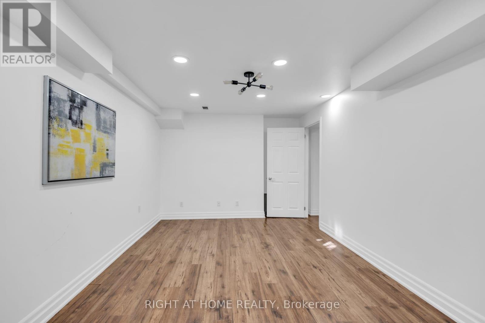 4345 ROMFIELD CRESCENT - 27