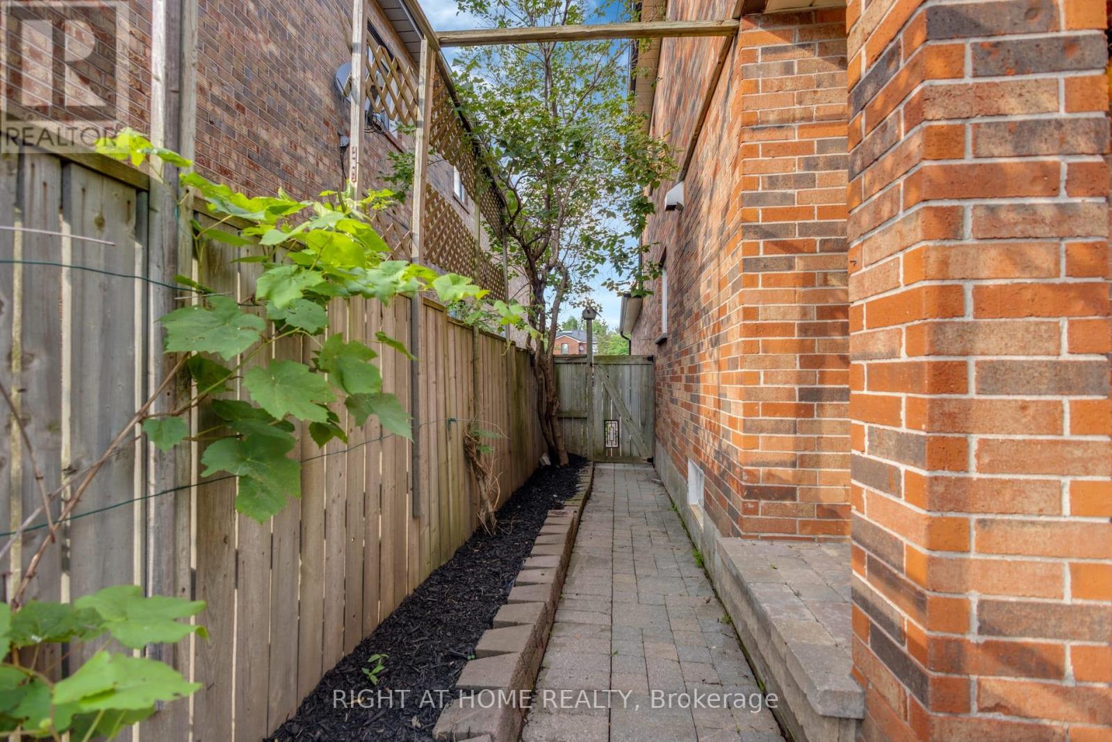 4345 ROMFIELD CRESCENT - 29