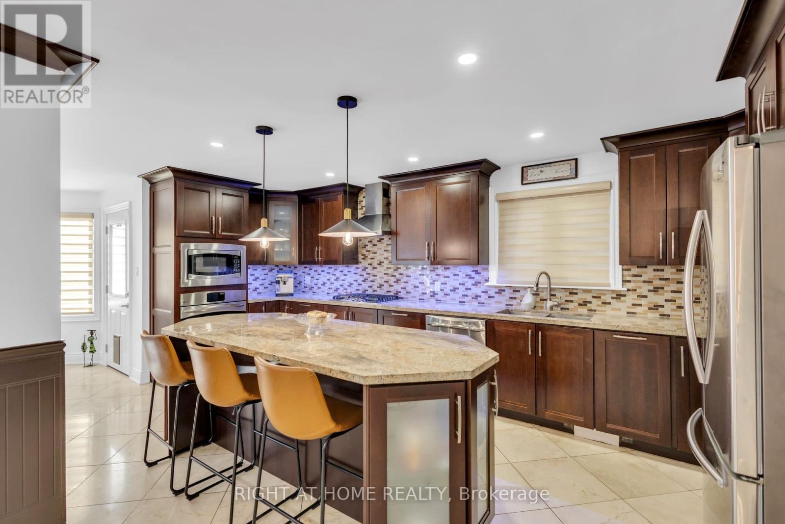 4345 ROMFIELD CRESCENT - 9