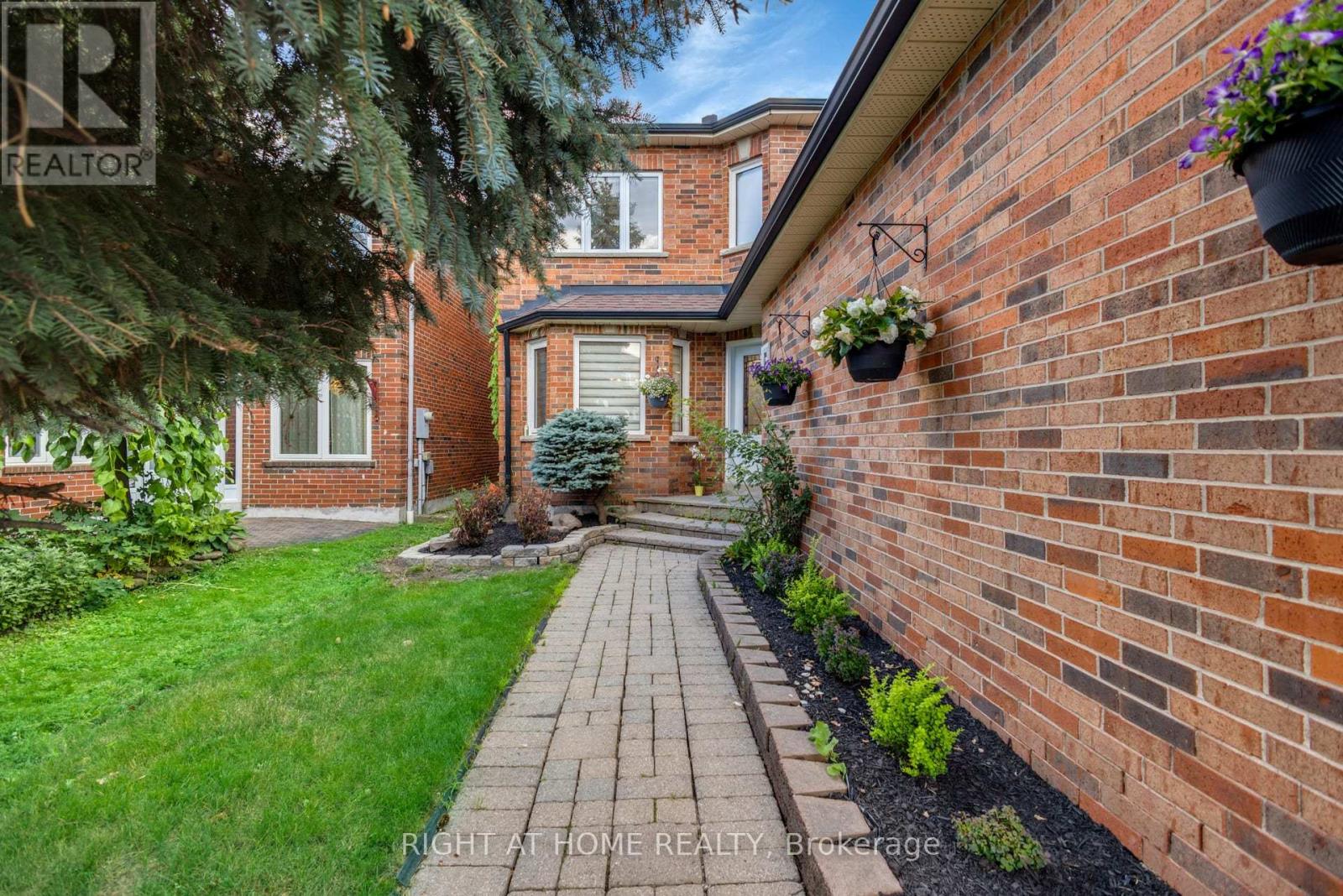 4345 ROMFIELD CRESCENT - 3