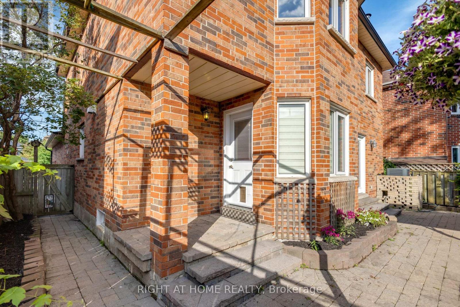 4345 ROMFIELD CRESCENT - 32