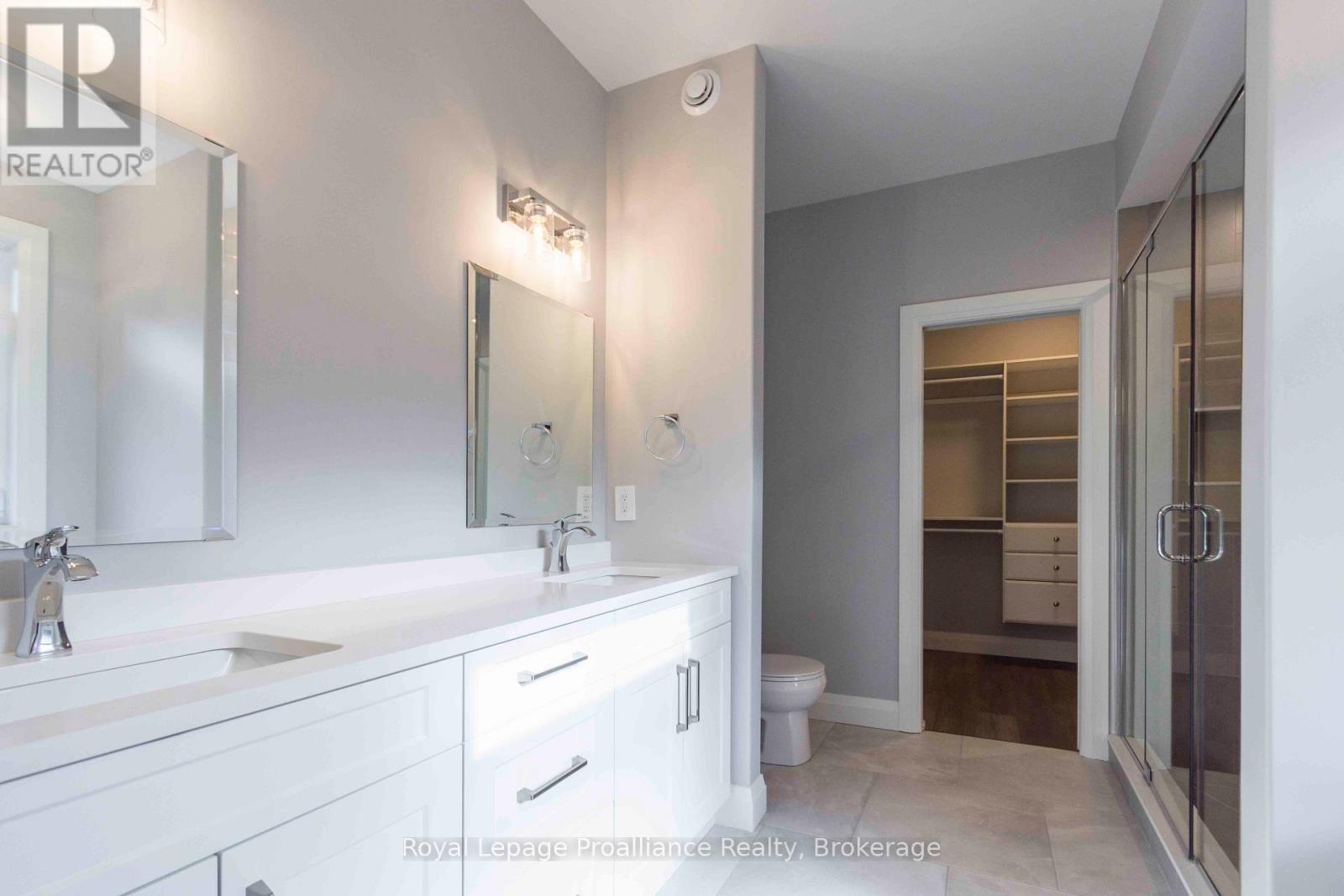 31 MACKENZIE JOHN CRESCENT - 13