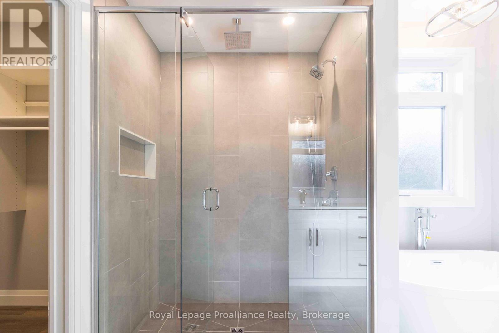 31 MACKENZIE JOHN CRESCENT - 14
