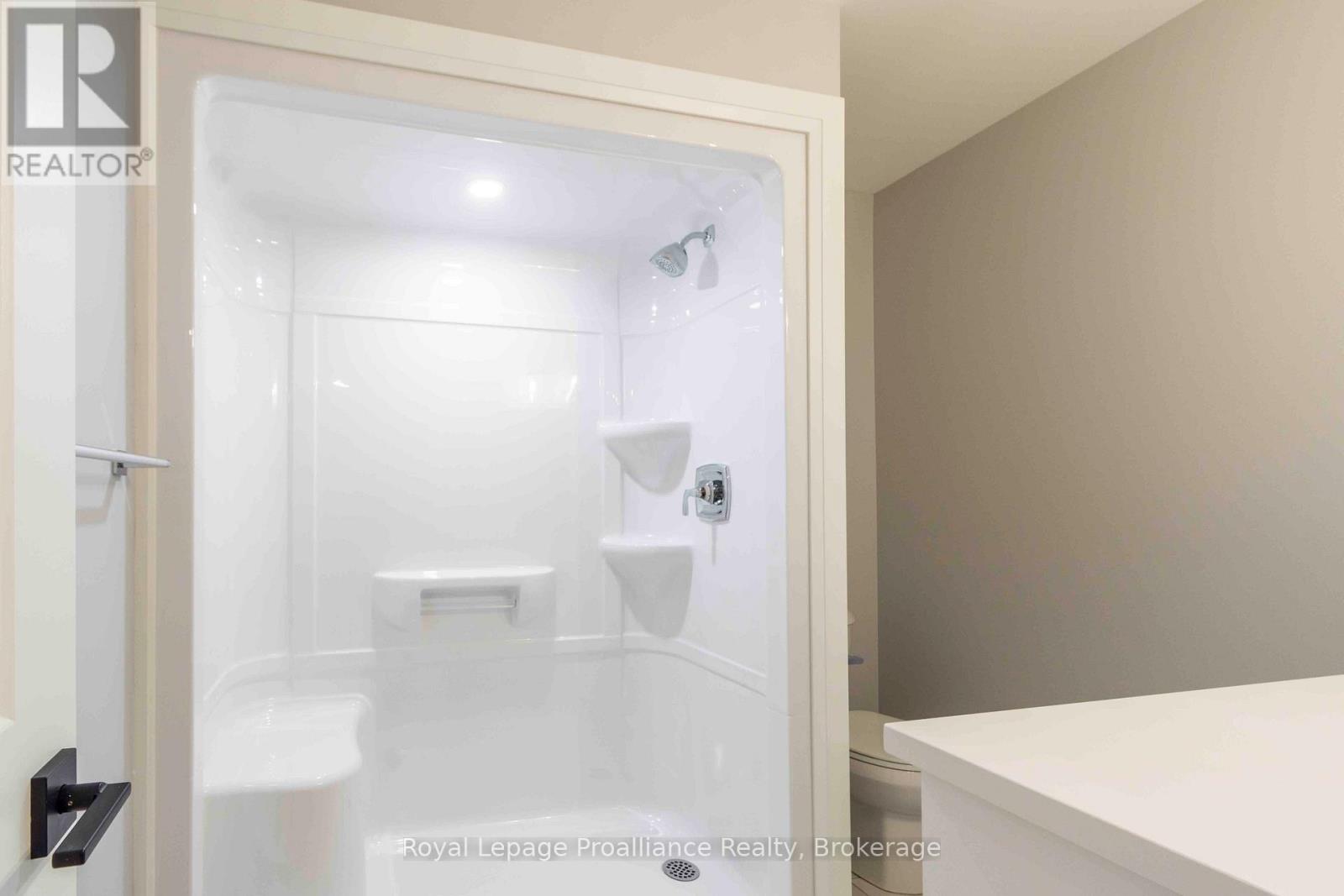 31 MACKENZIE JOHN CRESCENT - 24