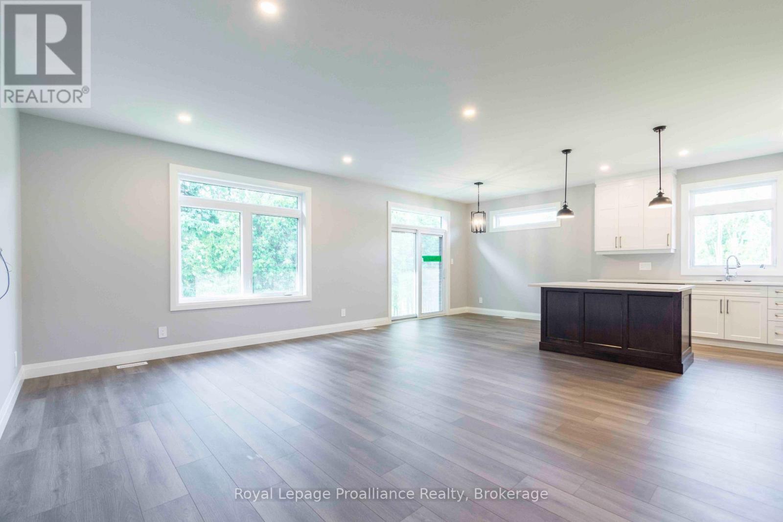 31 MACKENZIE JOHN CRESCENT - 4
