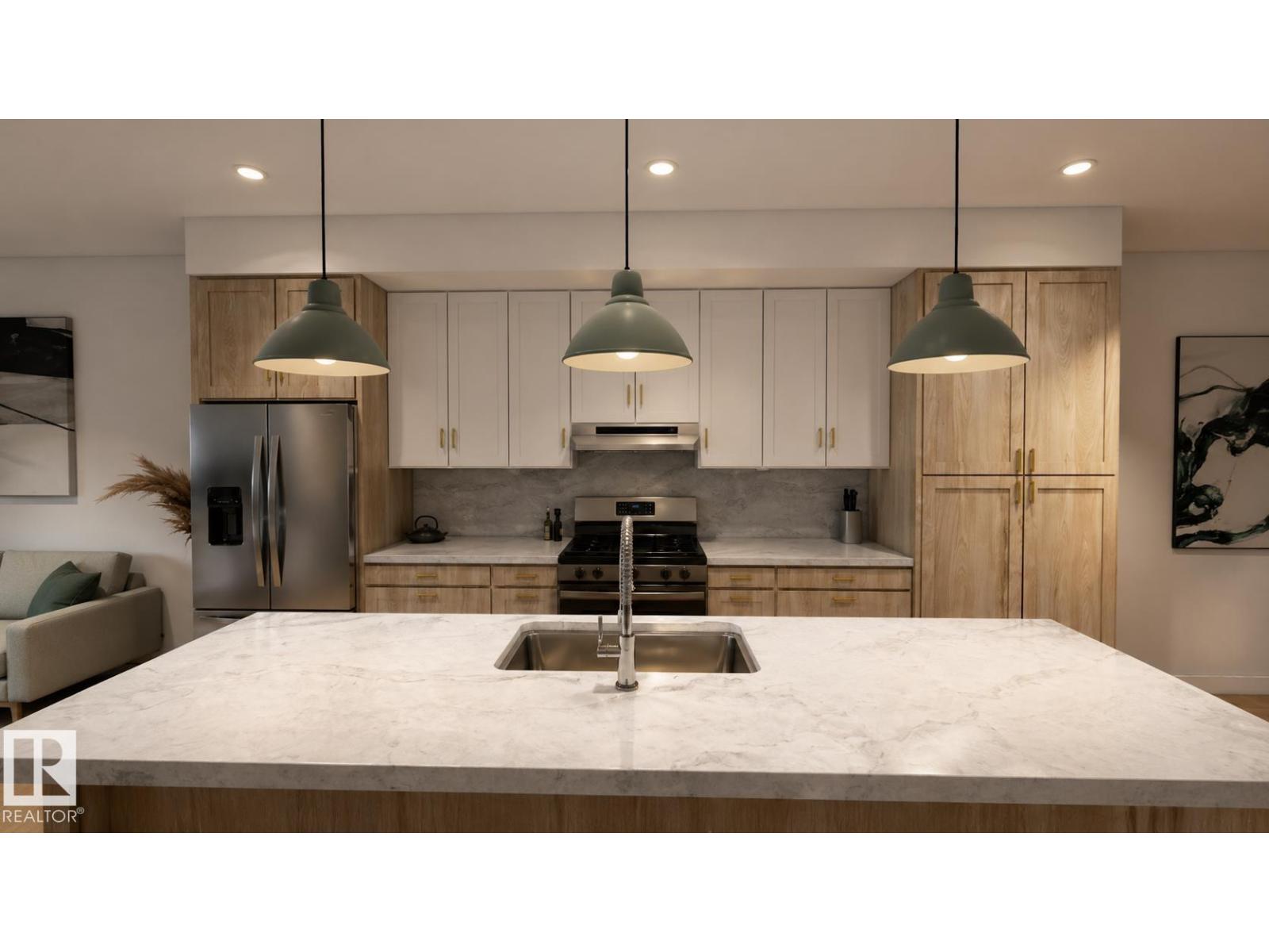 9007 92 ST NW - 4