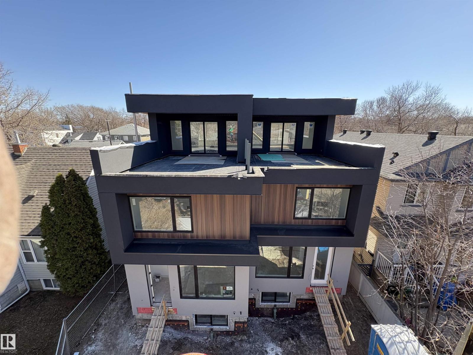 9007 92 ST NW - 17