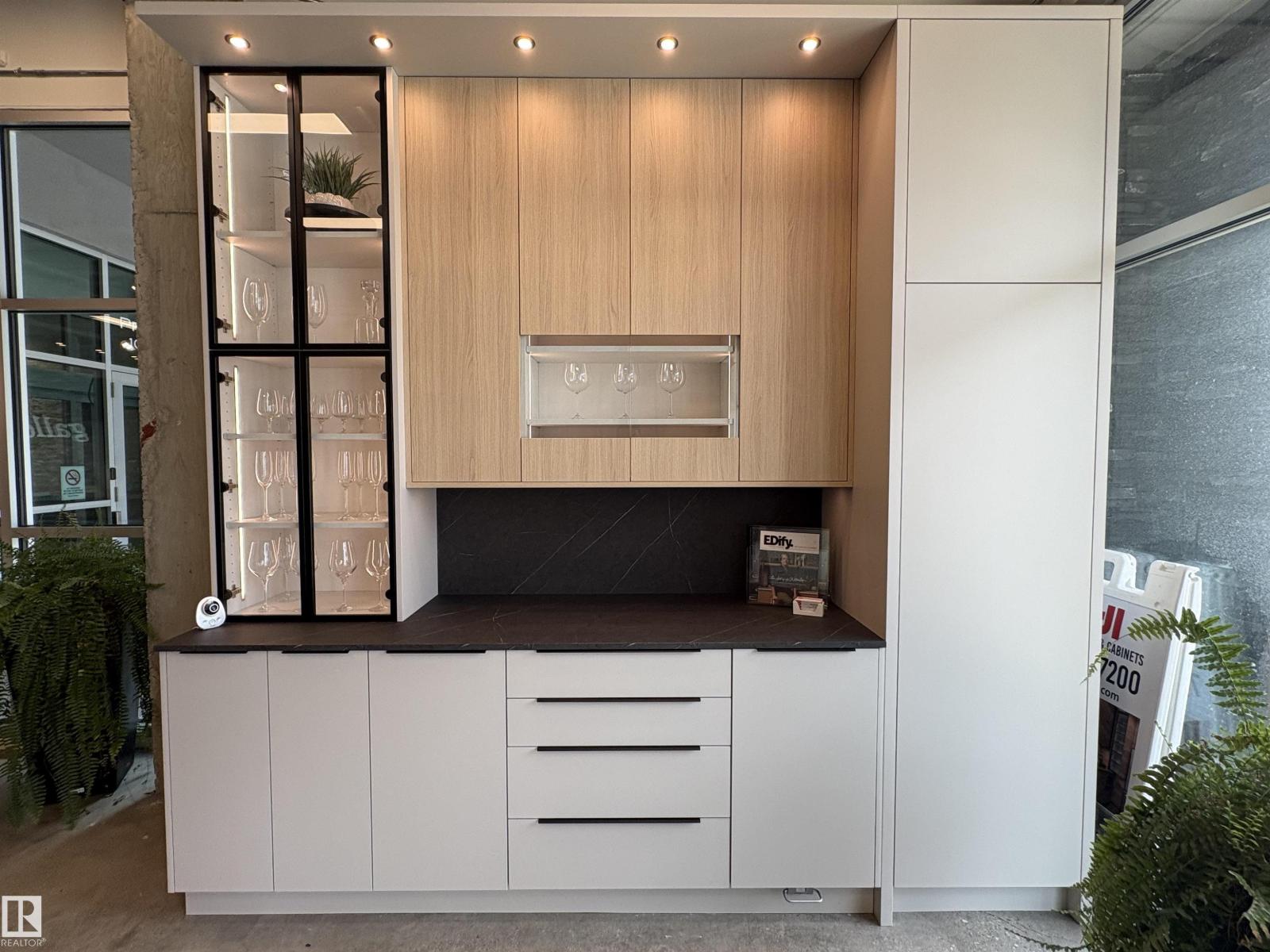 9007 92 ST NW - 13