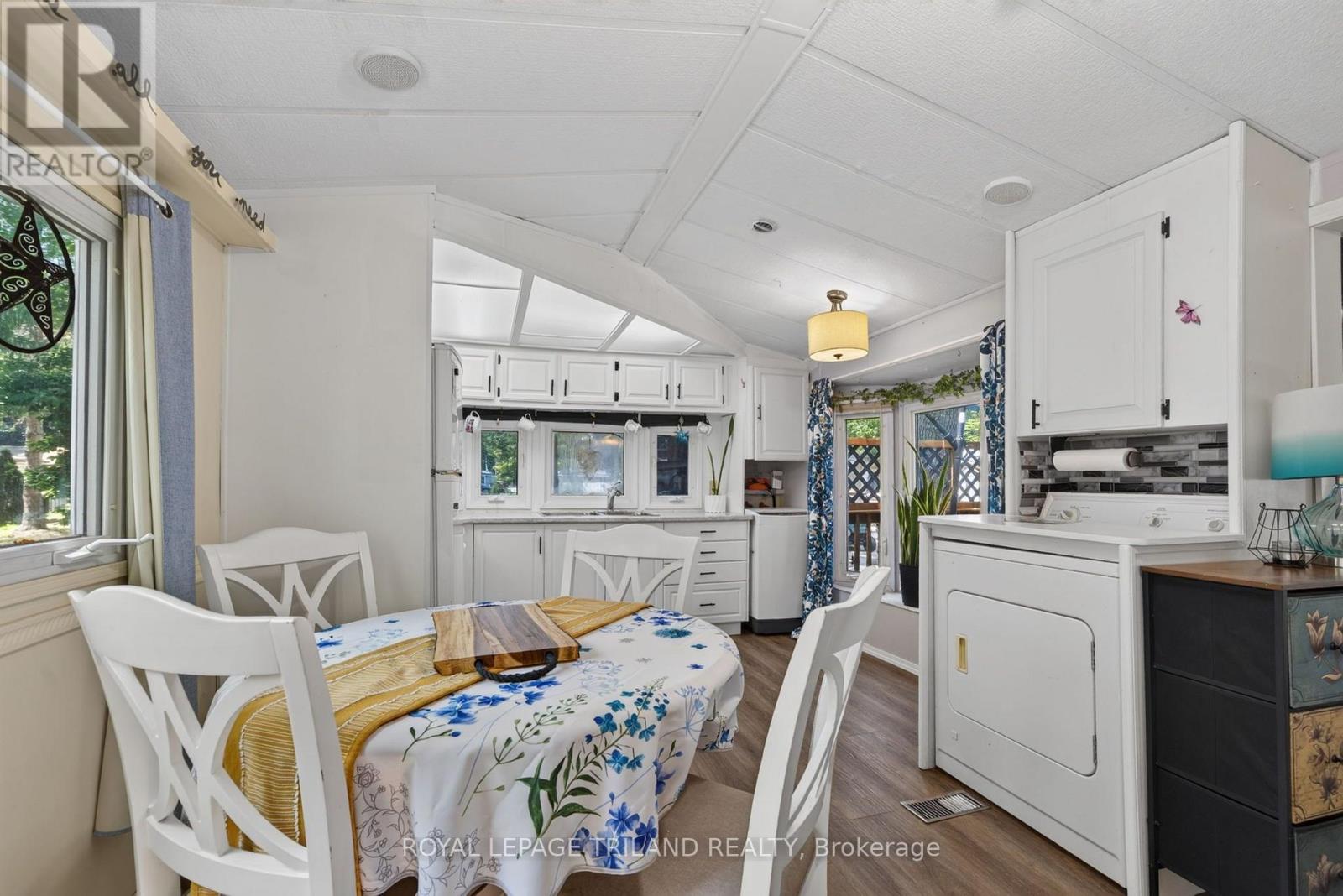 #B12 9910 NORTHVILLE CRESCENT - 11