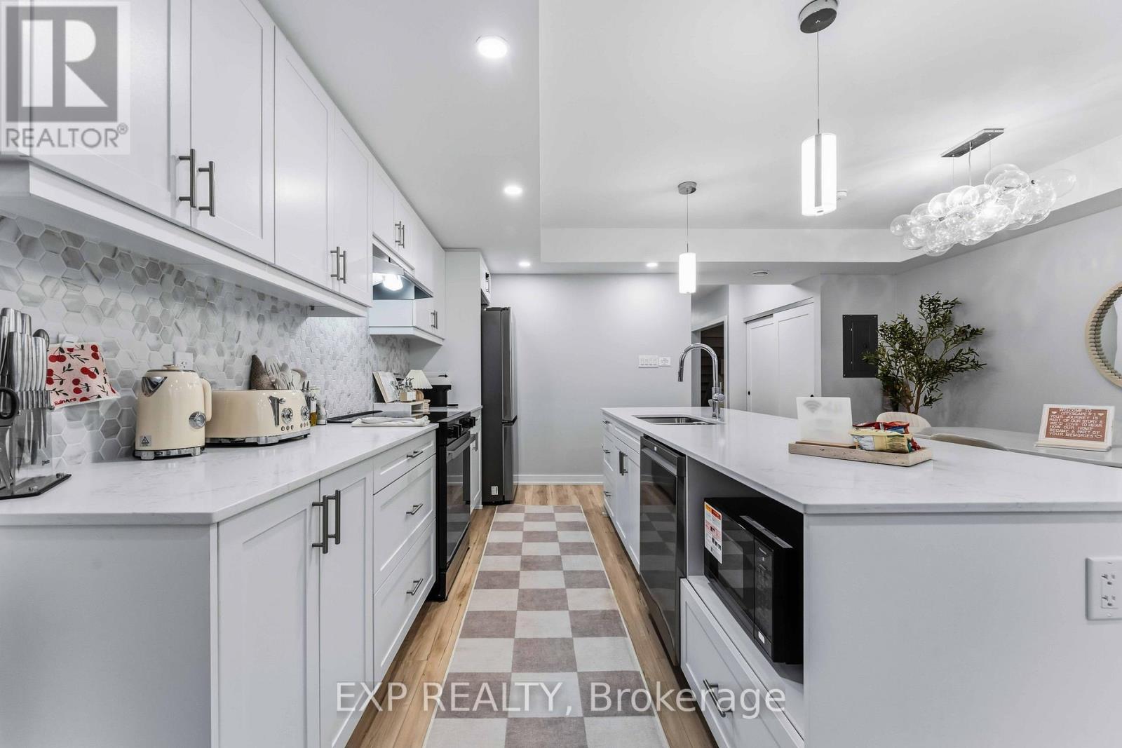 182 MURRAY STREET - 21