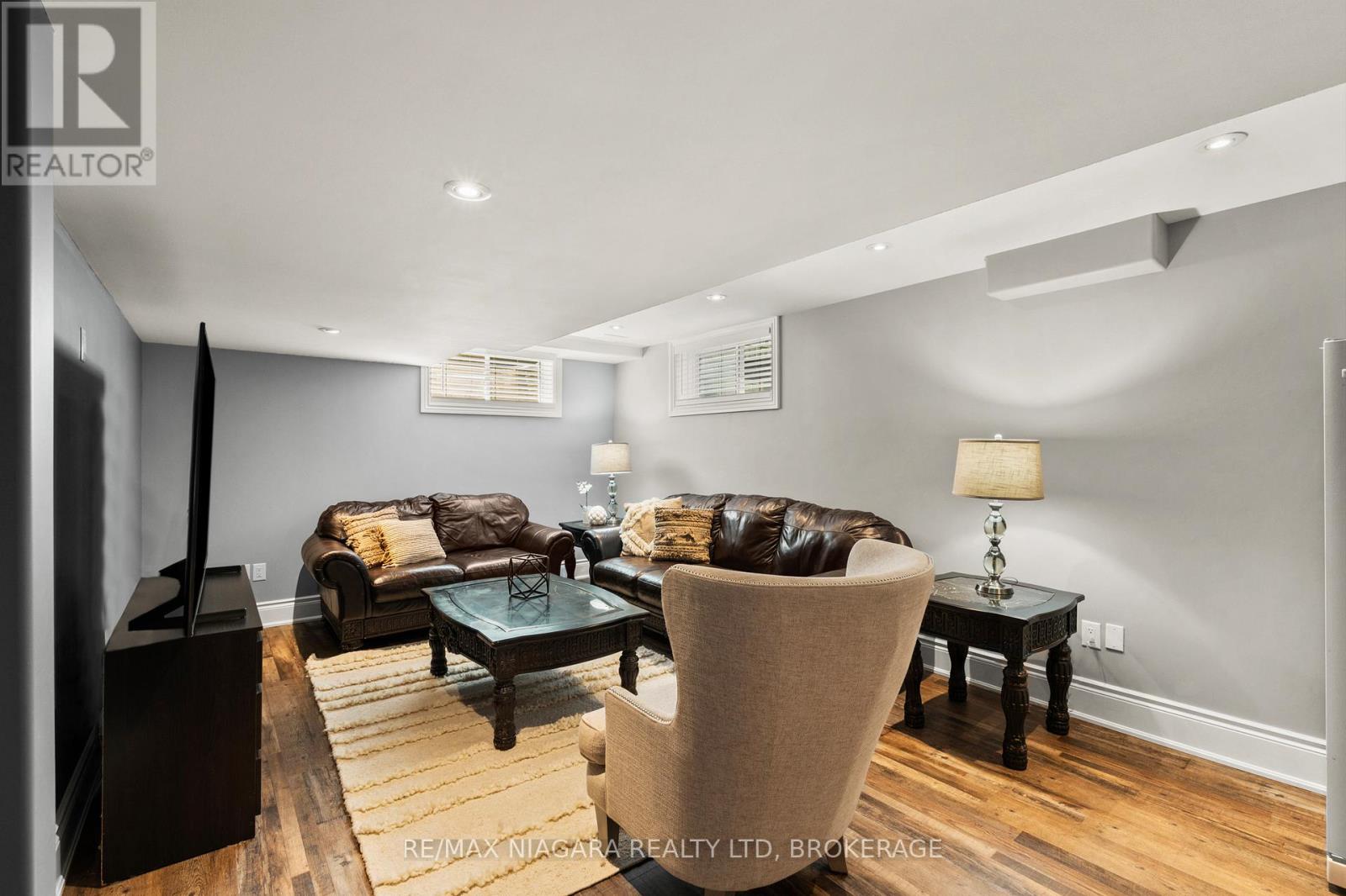 24 RED HAVEN DRIVE - 33