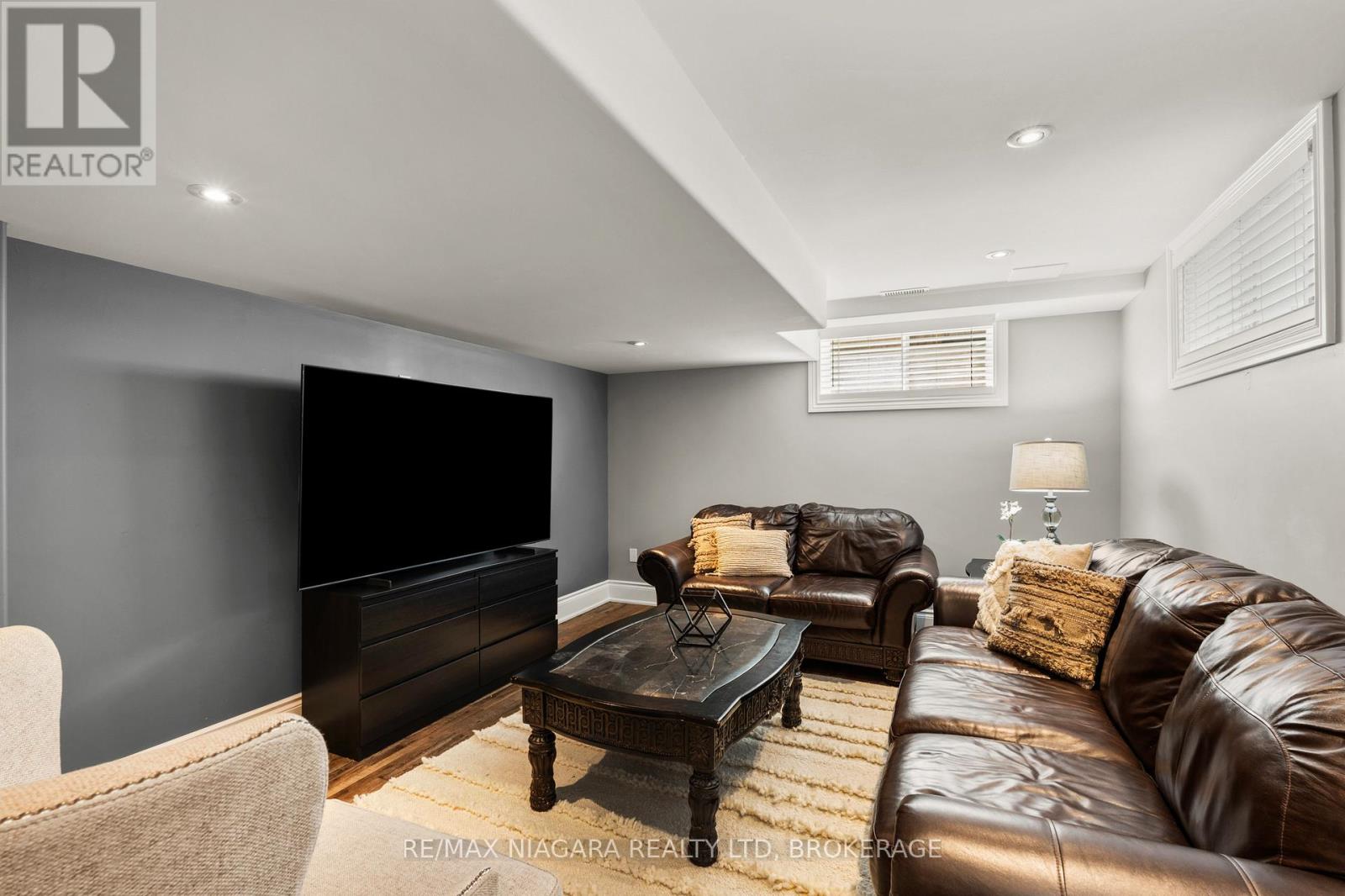 24 RED HAVEN DRIVE - 34