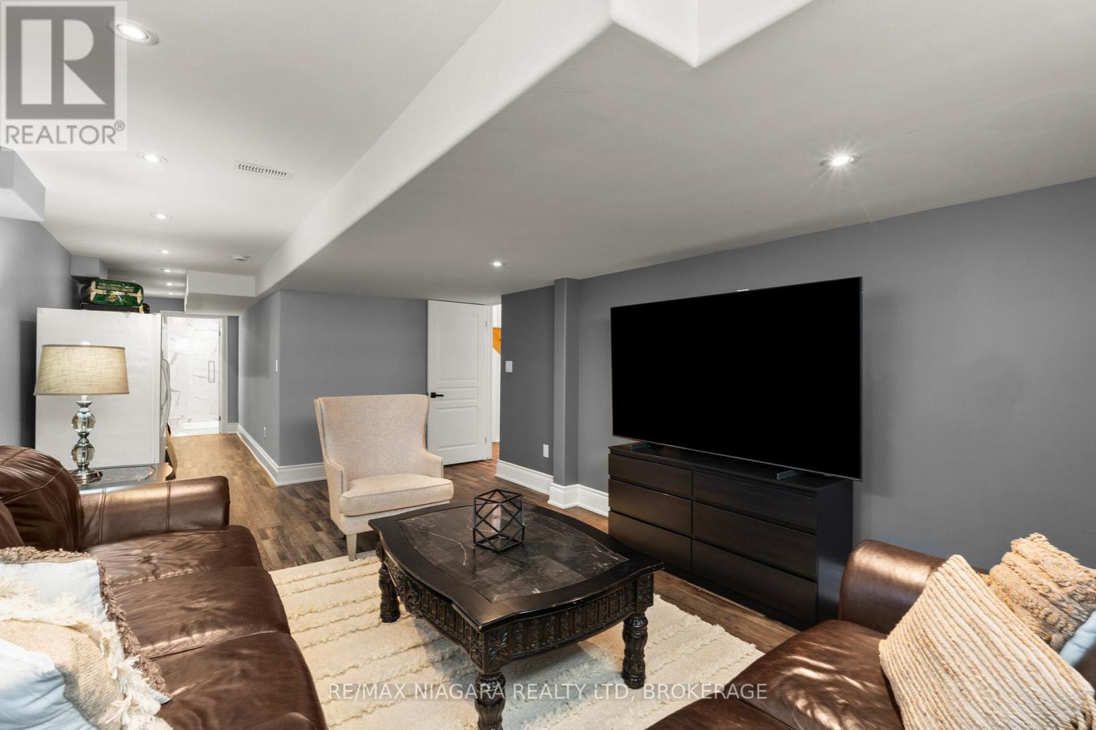 24 RED HAVEN DRIVE - 35