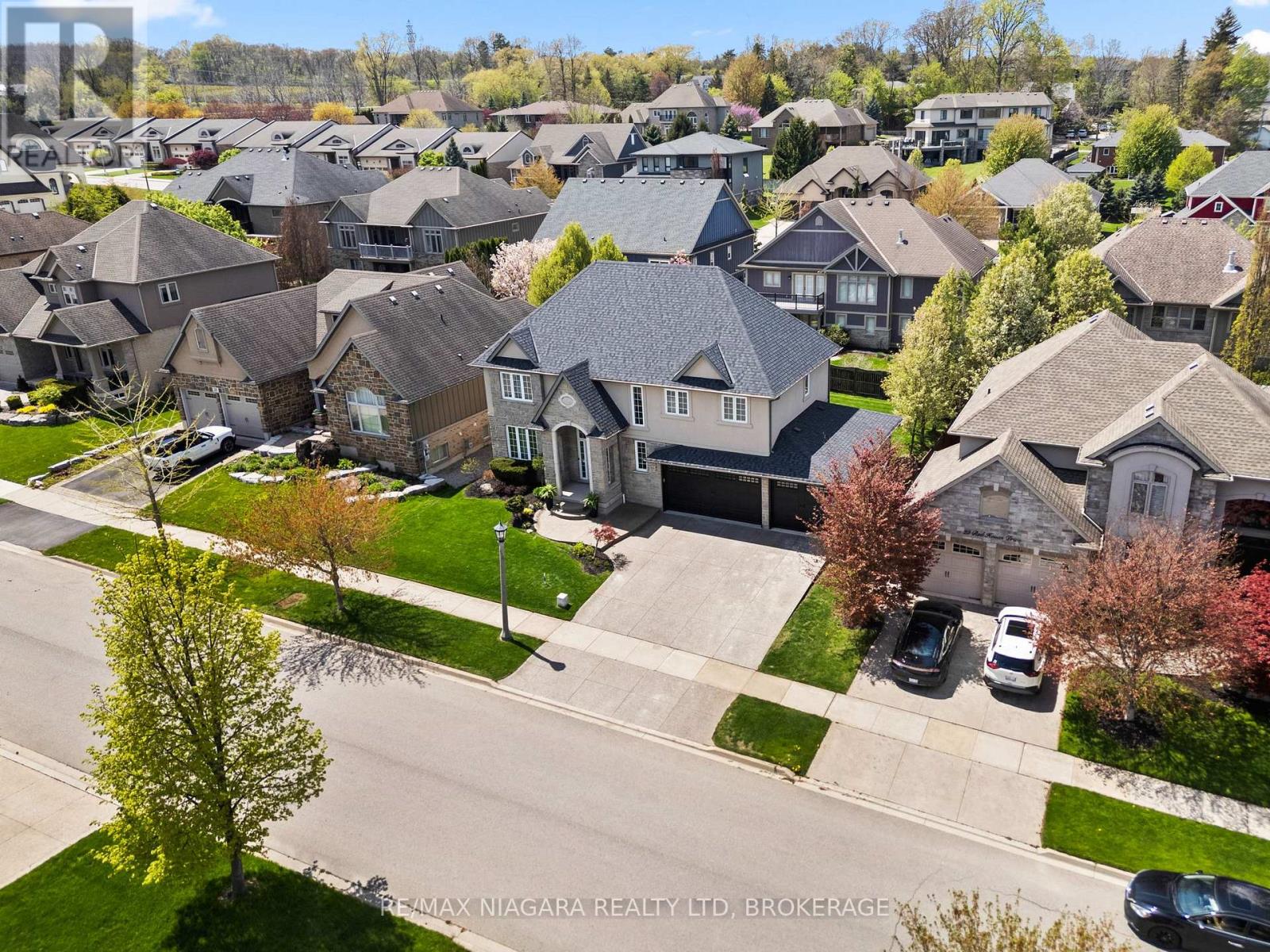 24 RED HAVEN DRIVE - 44