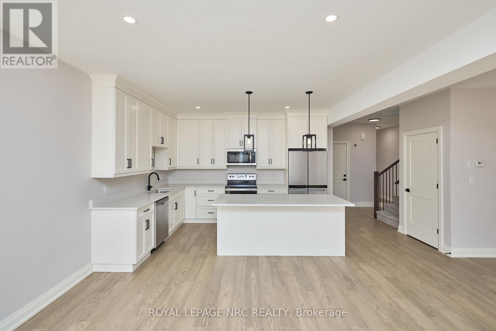 196 HODGKINS AVENUE - 10