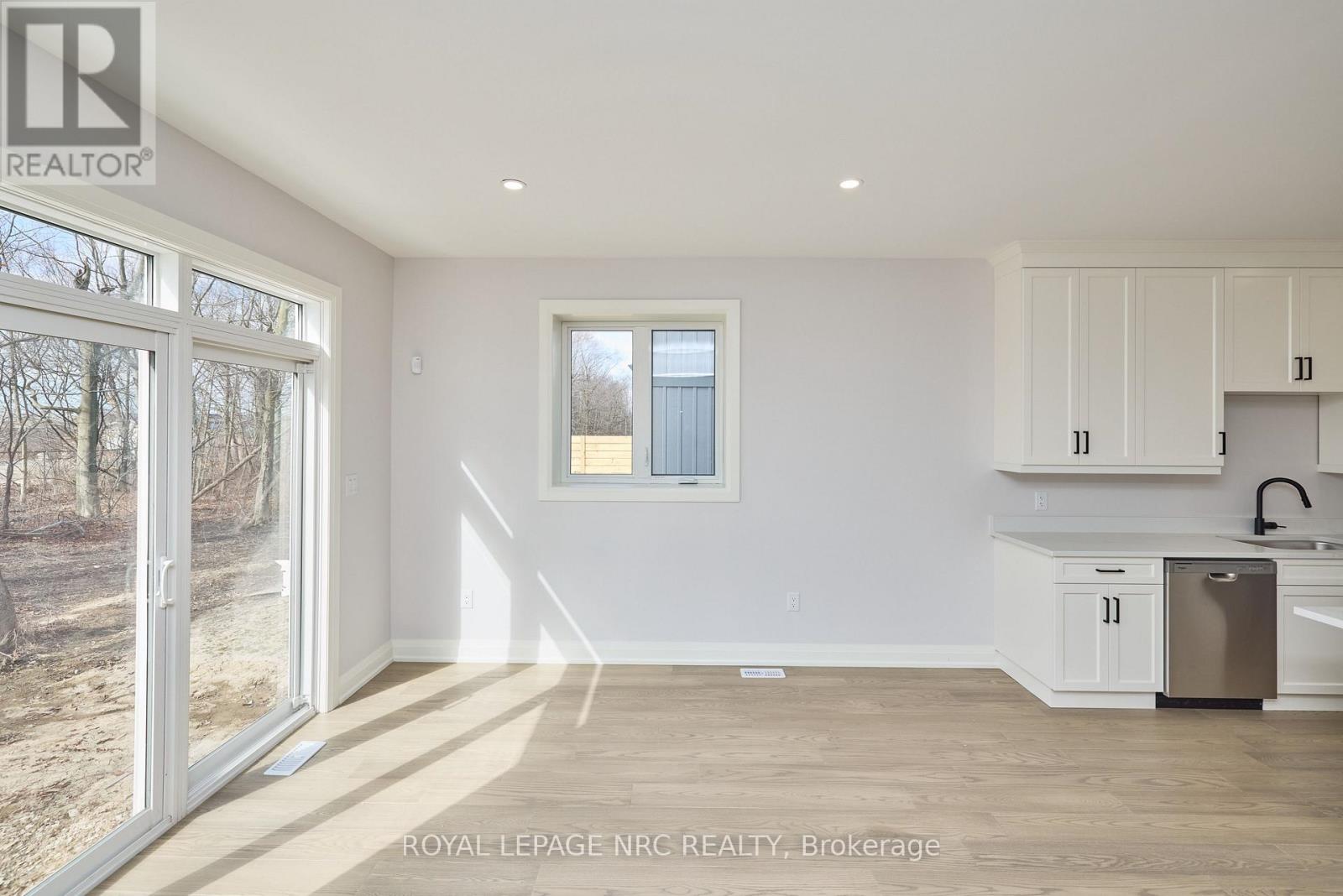 196 HODGKINS AVENUE - 12