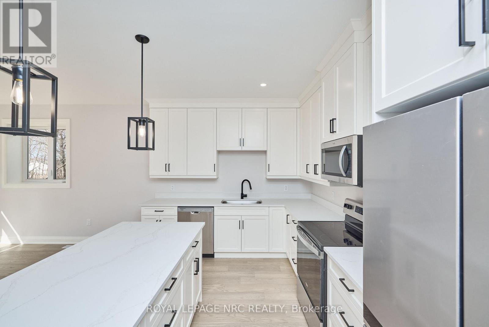 196 HODGKINS AVENUE - 3
