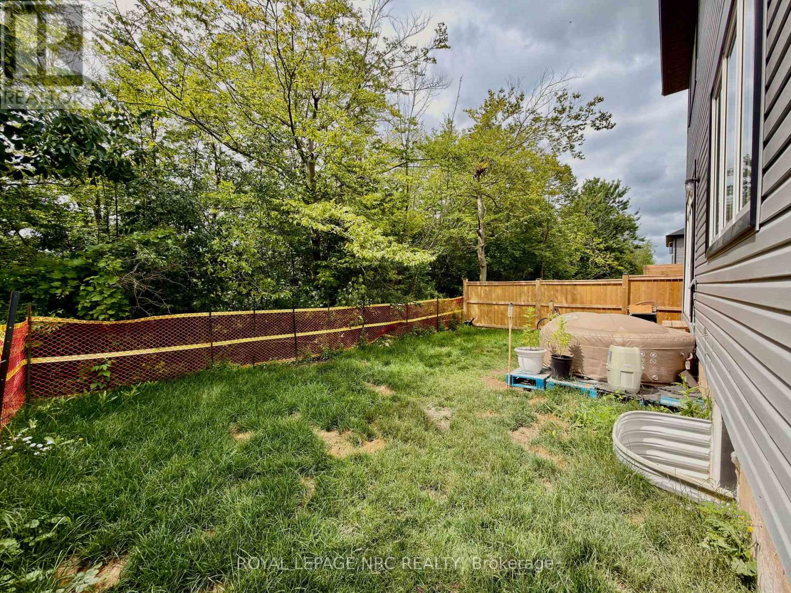 196 HODGKINS AVENUE - 32
