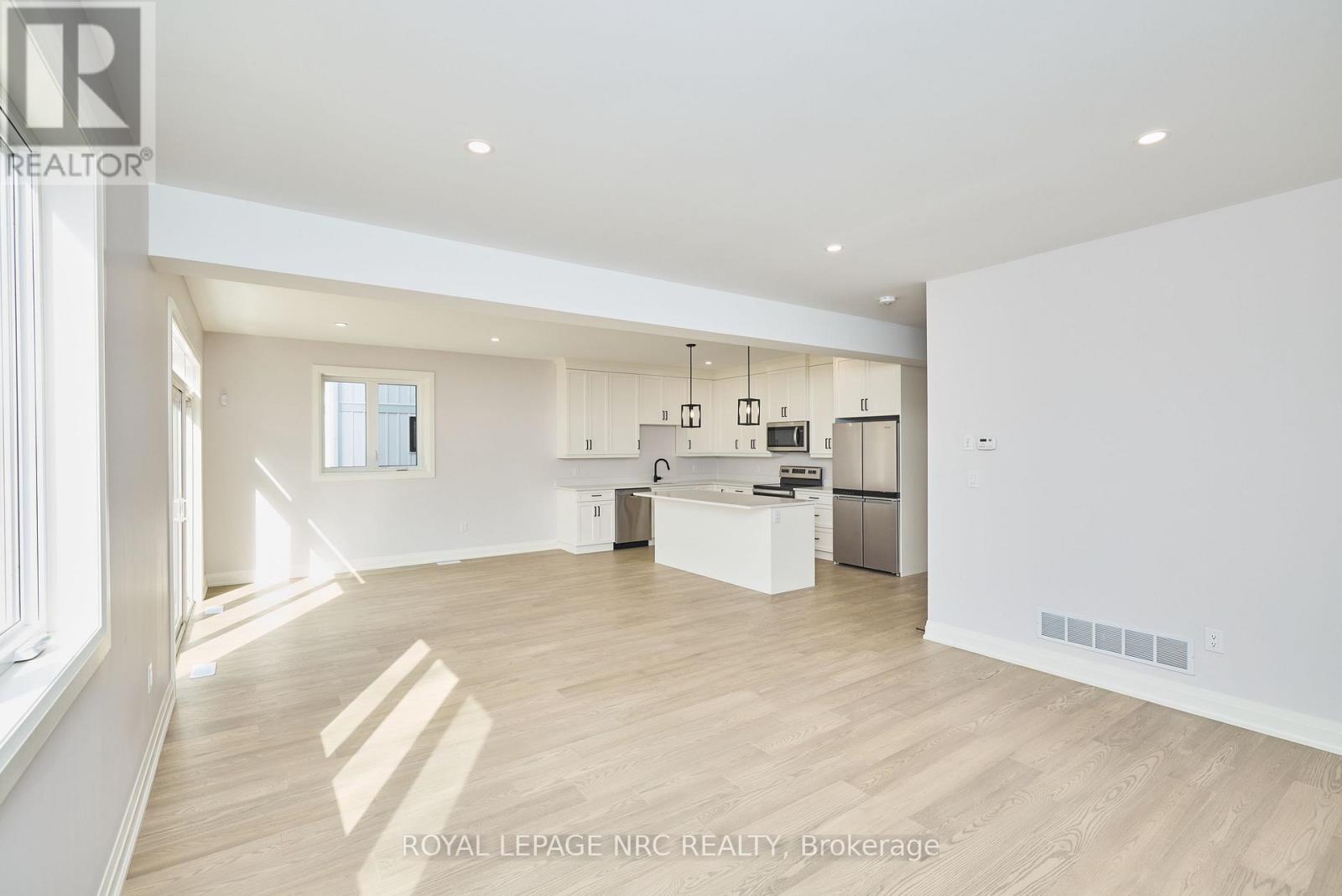 196 HODGKINS AVENUE - 7