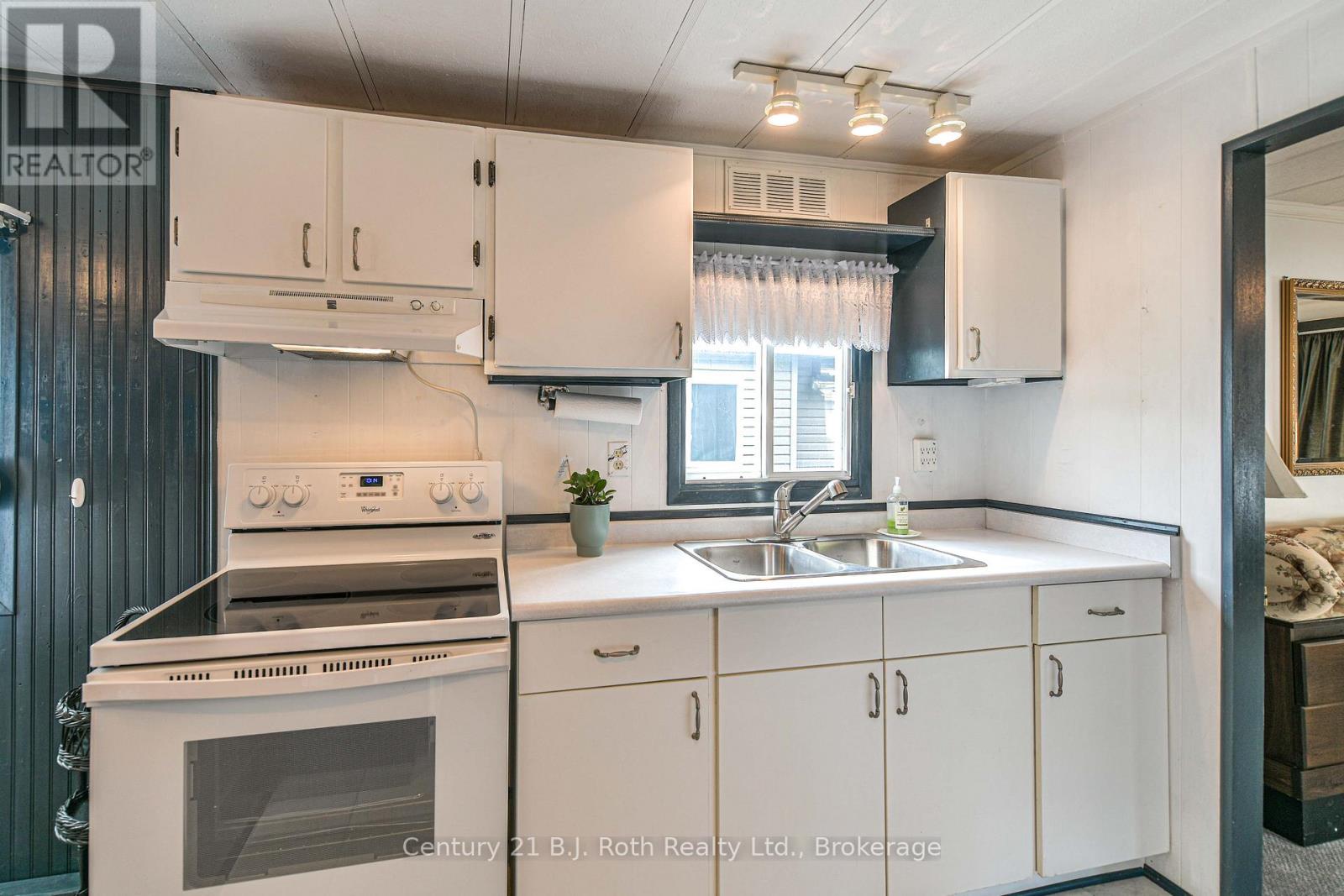 #LOT 209 580 WEST STREET S - 11