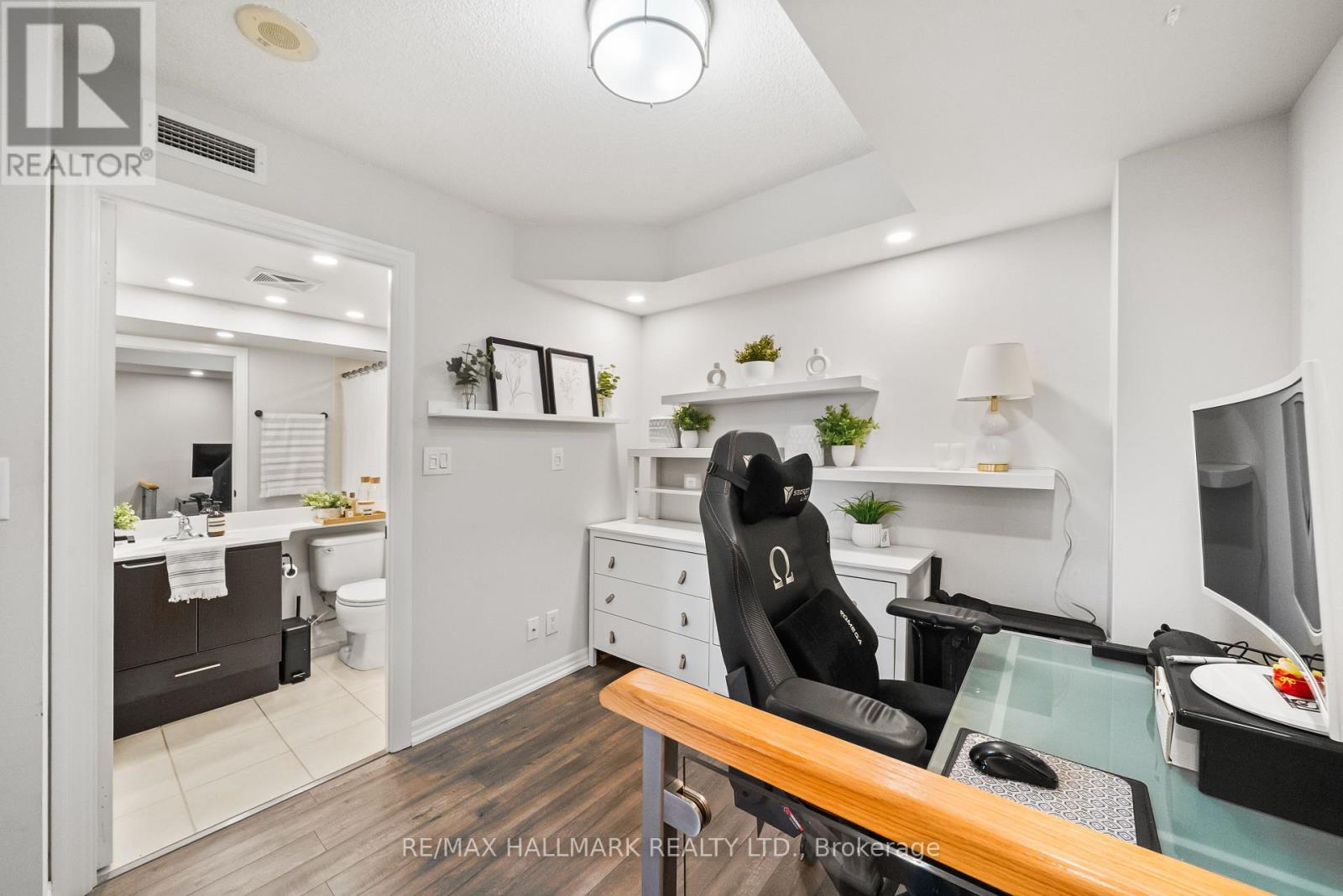 #122 2035 SHEPPARD AVENUE E - 10