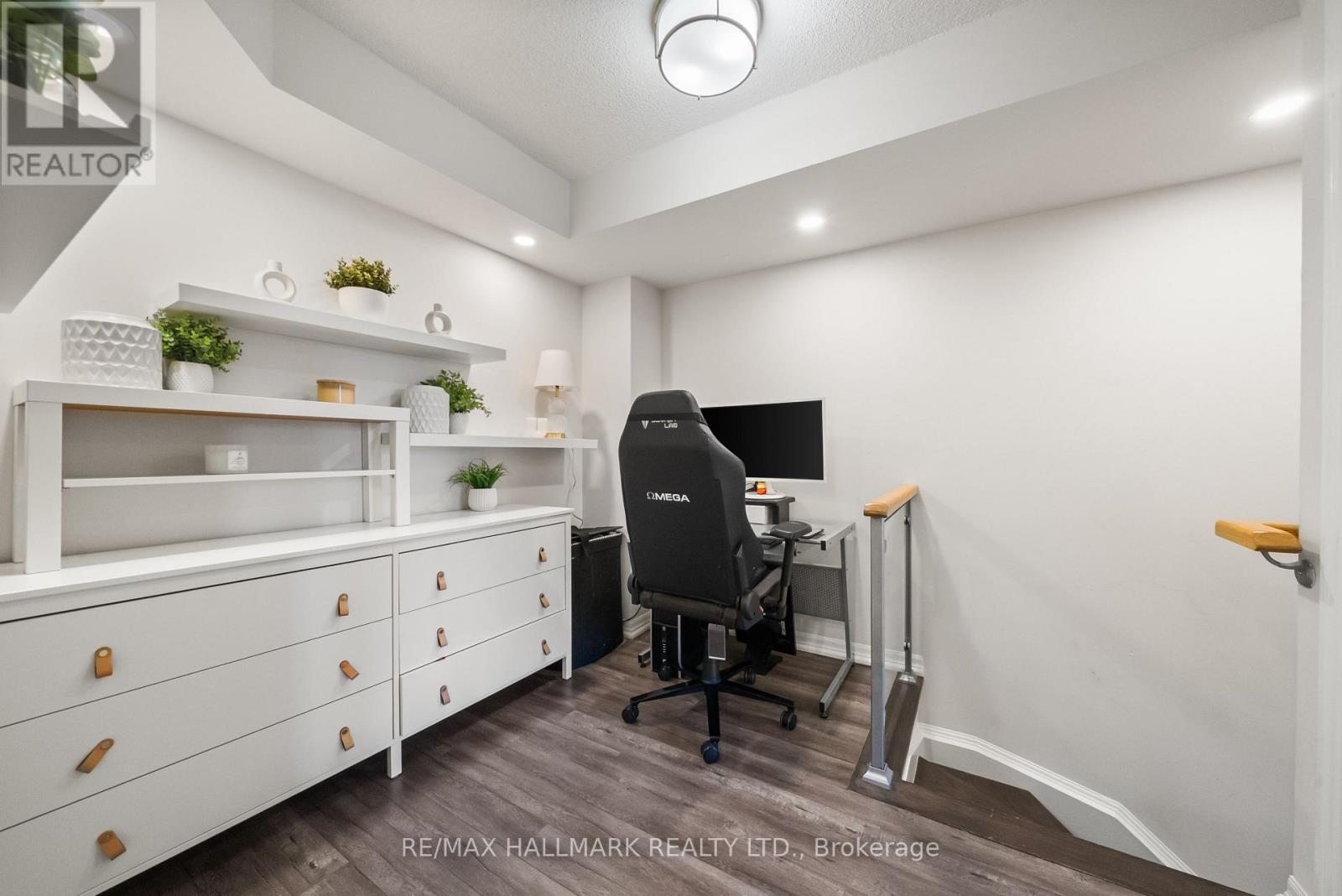 #122 2035 SHEPPARD AVENUE E - 11