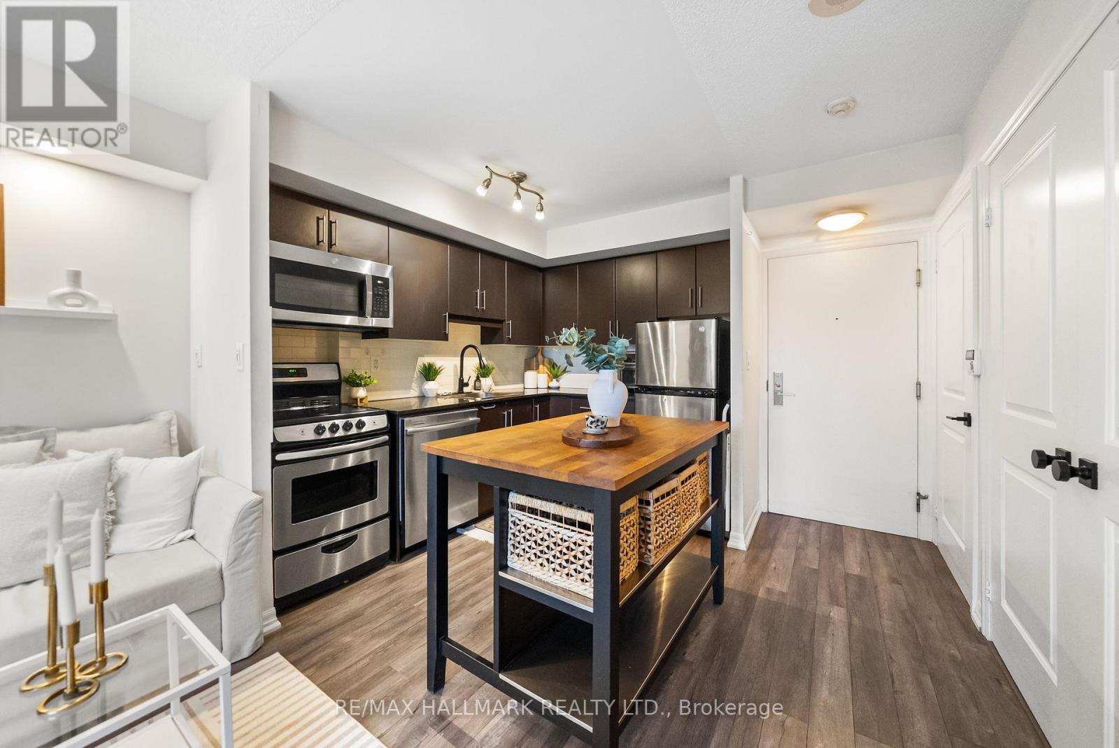 #122 2035 SHEPPARD AVENUE E - 18