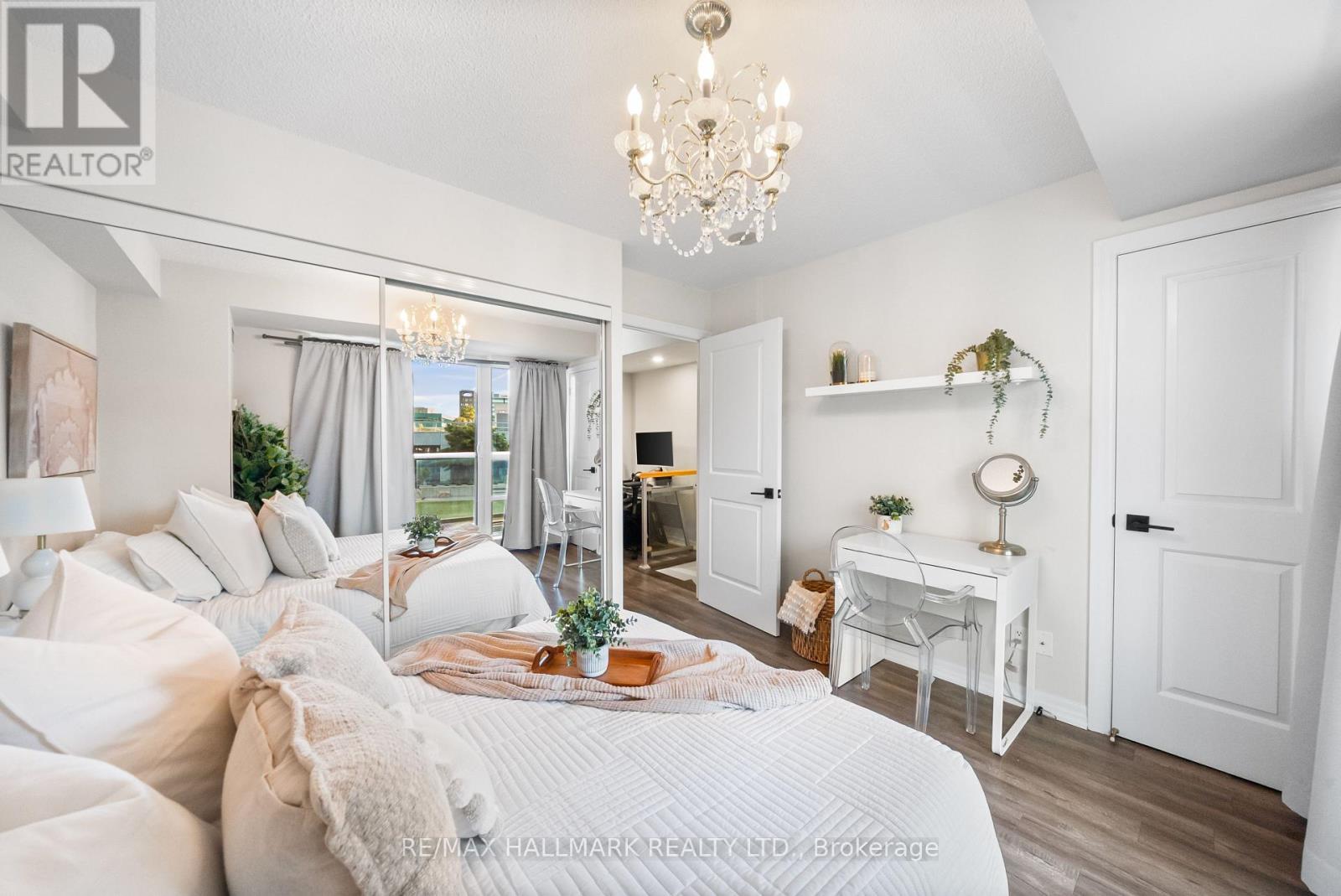 #122 2035 SHEPPARD AVENUE E - 23
