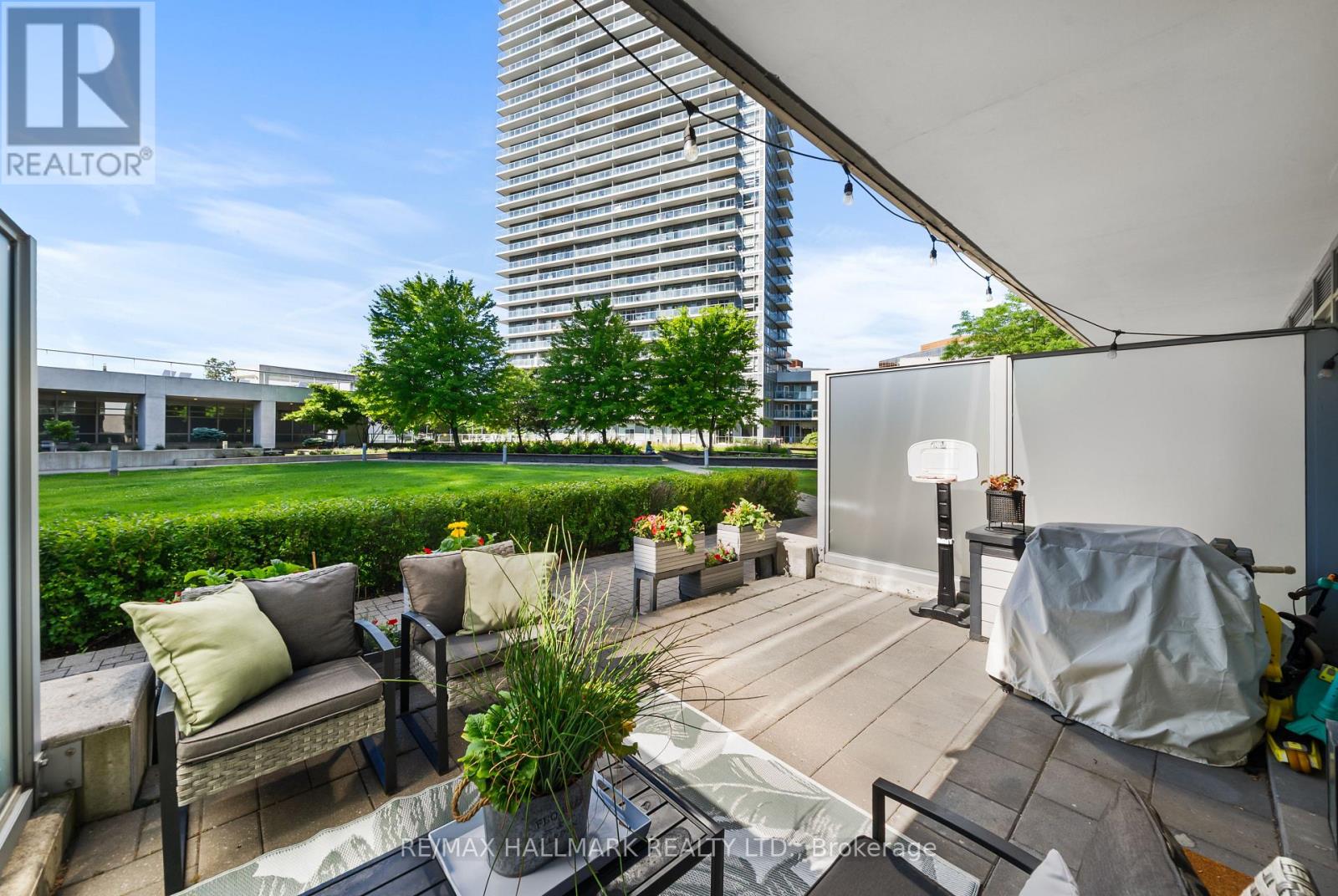 #122 2035 SHEPPARD AVENUE E - 27