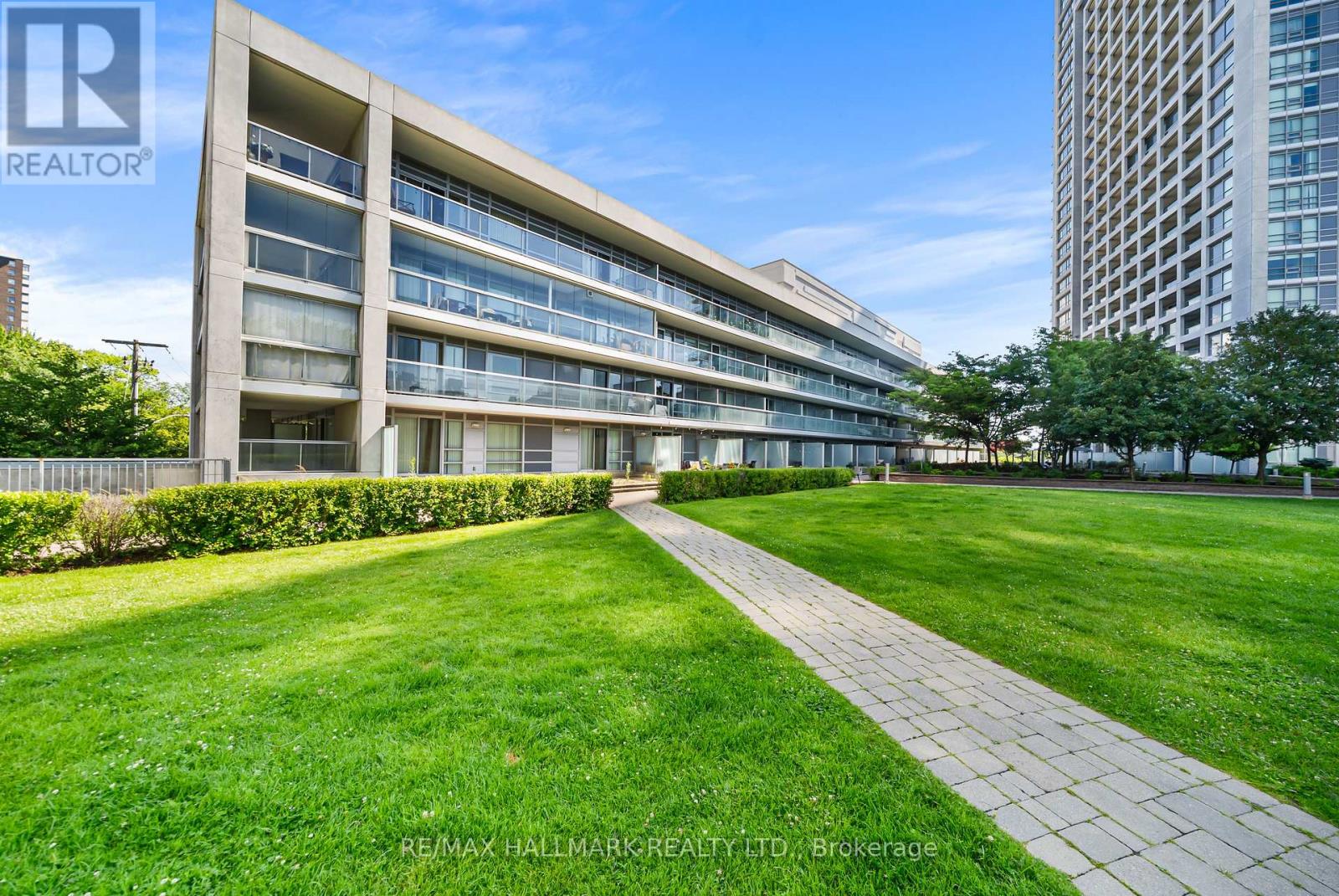 #122 2035 SHEPPARD AVENUE E - 31