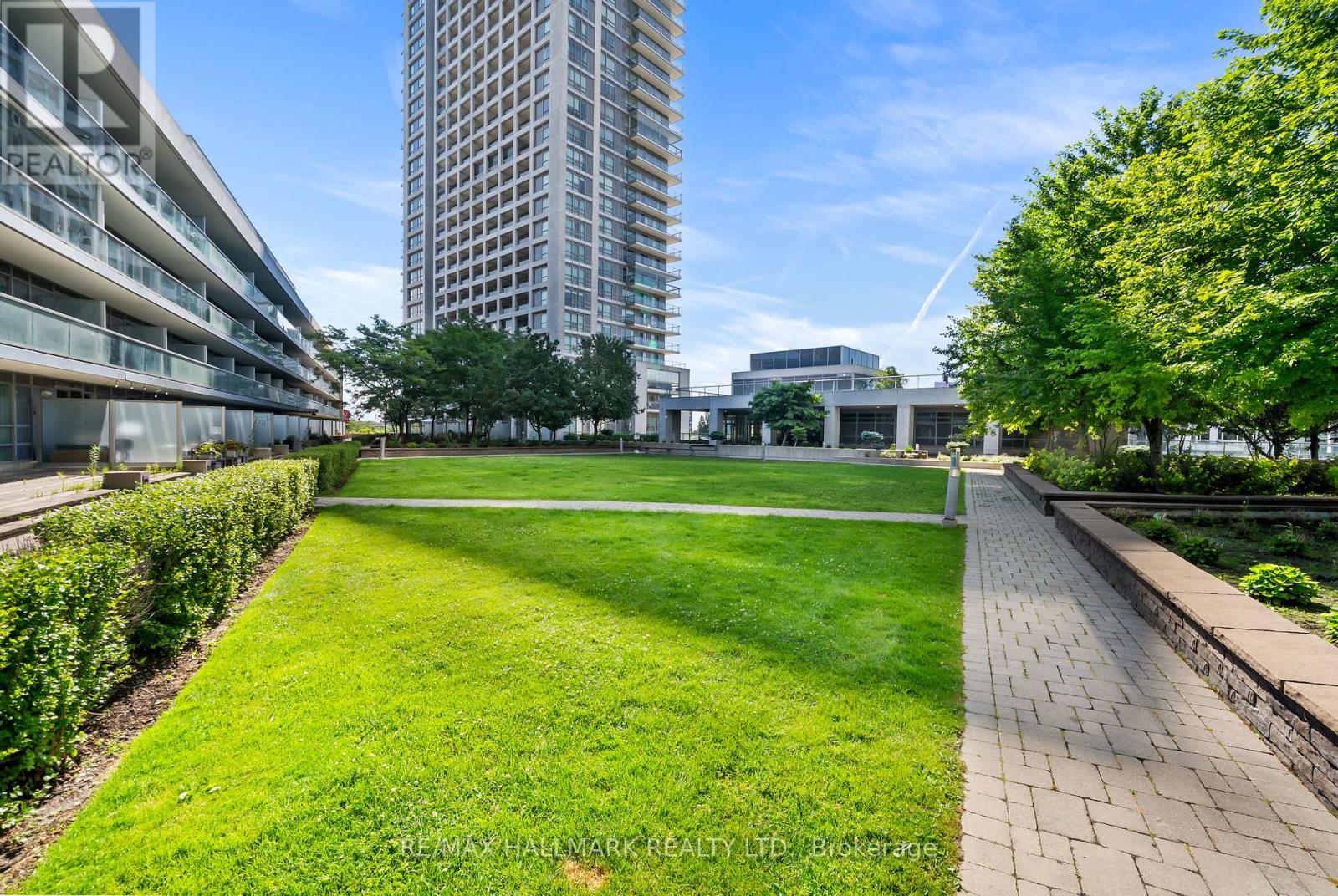 #122 2035 SHEPPARD AVENUE E - 32