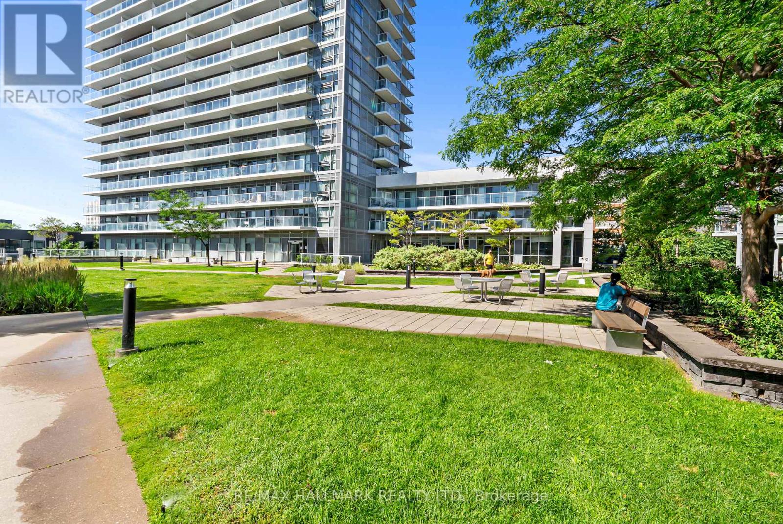 #122 2035 SHEPPARD AVENUE E - 33