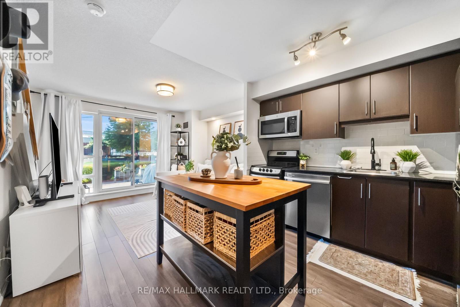 #122 2035 SHEPPARD AVENUE E - 7