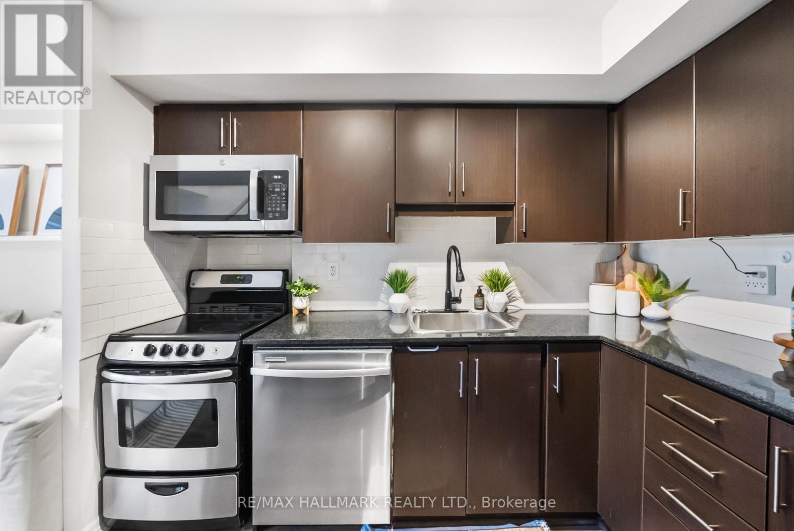 #122 2035 SHEPPARD AVENUE E - 8