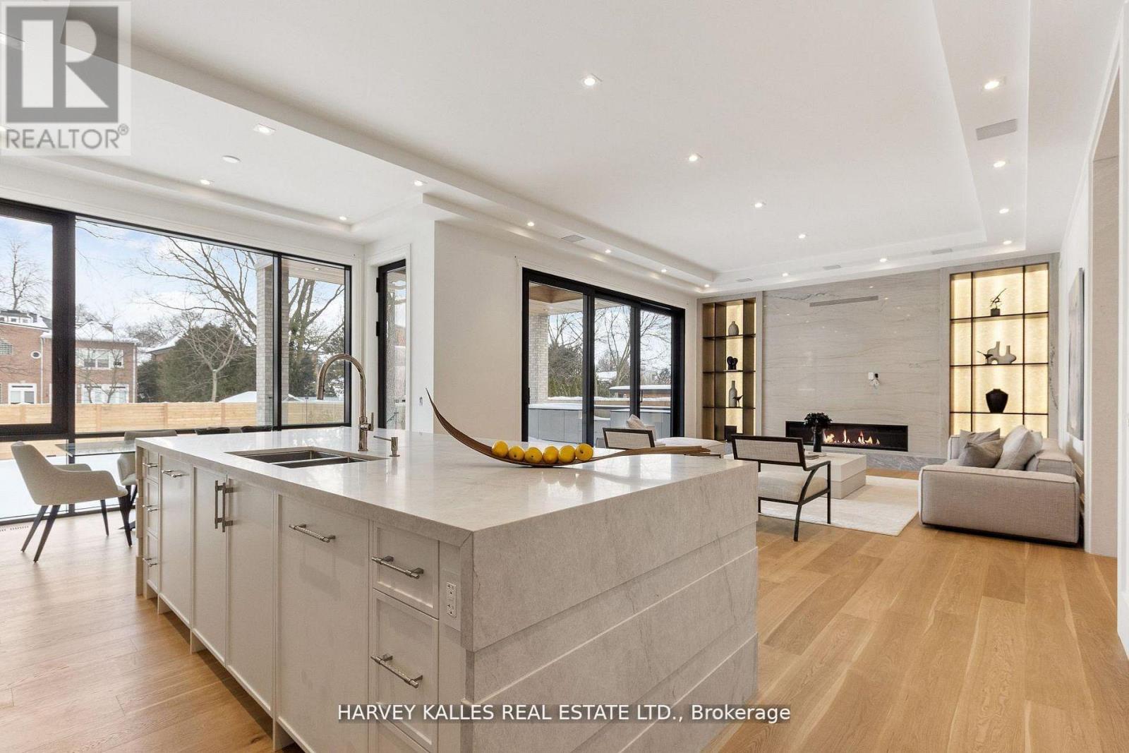 370 GLENGROVE AVENUE W - 17