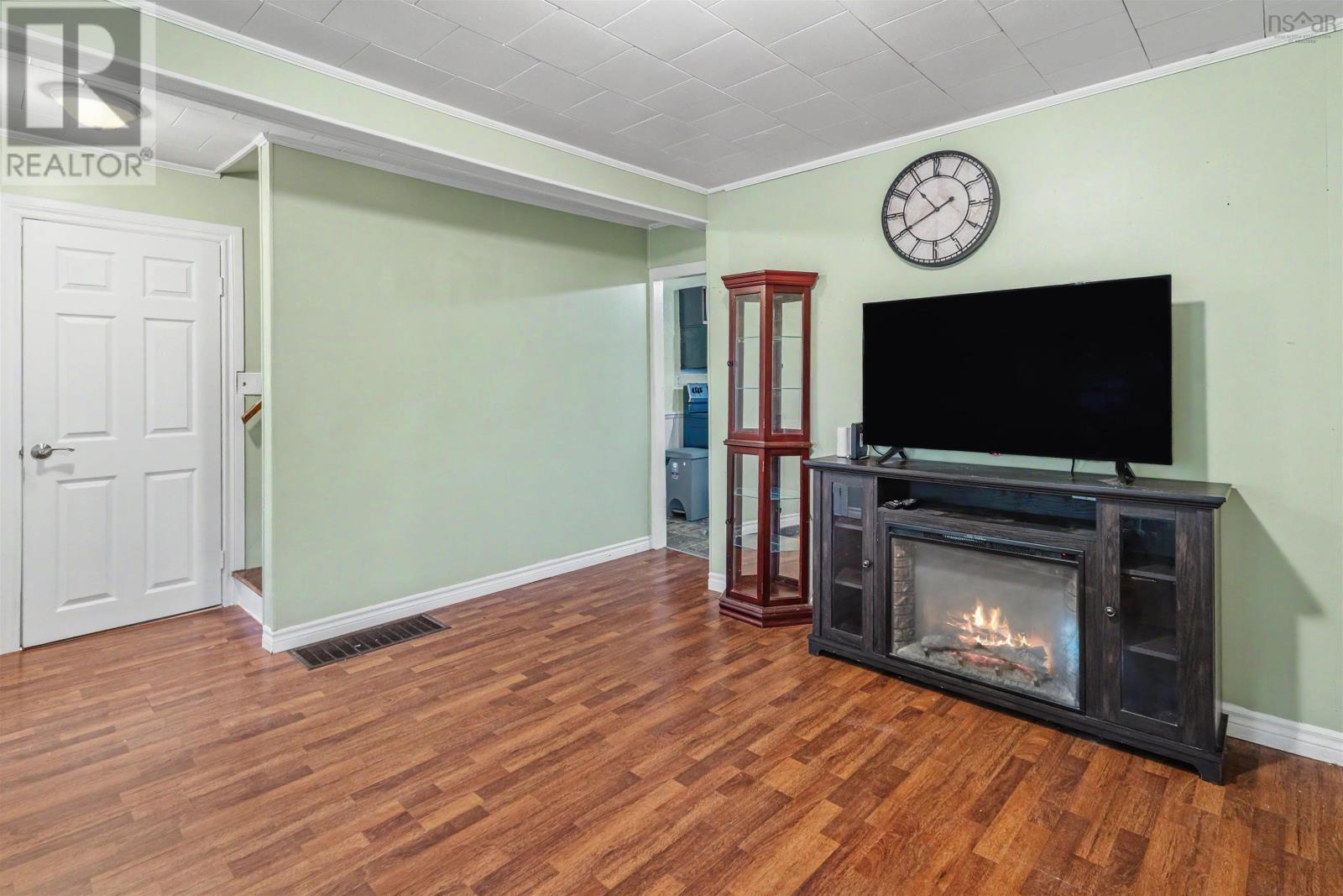 437 Cabot Street - 9