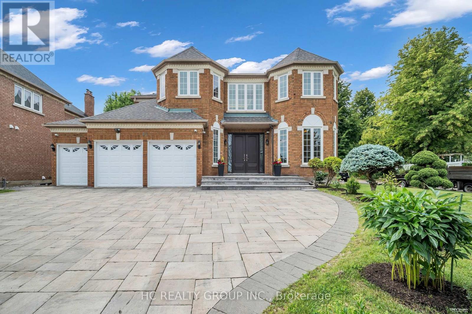 47 HILLHURST DRIVE - 1