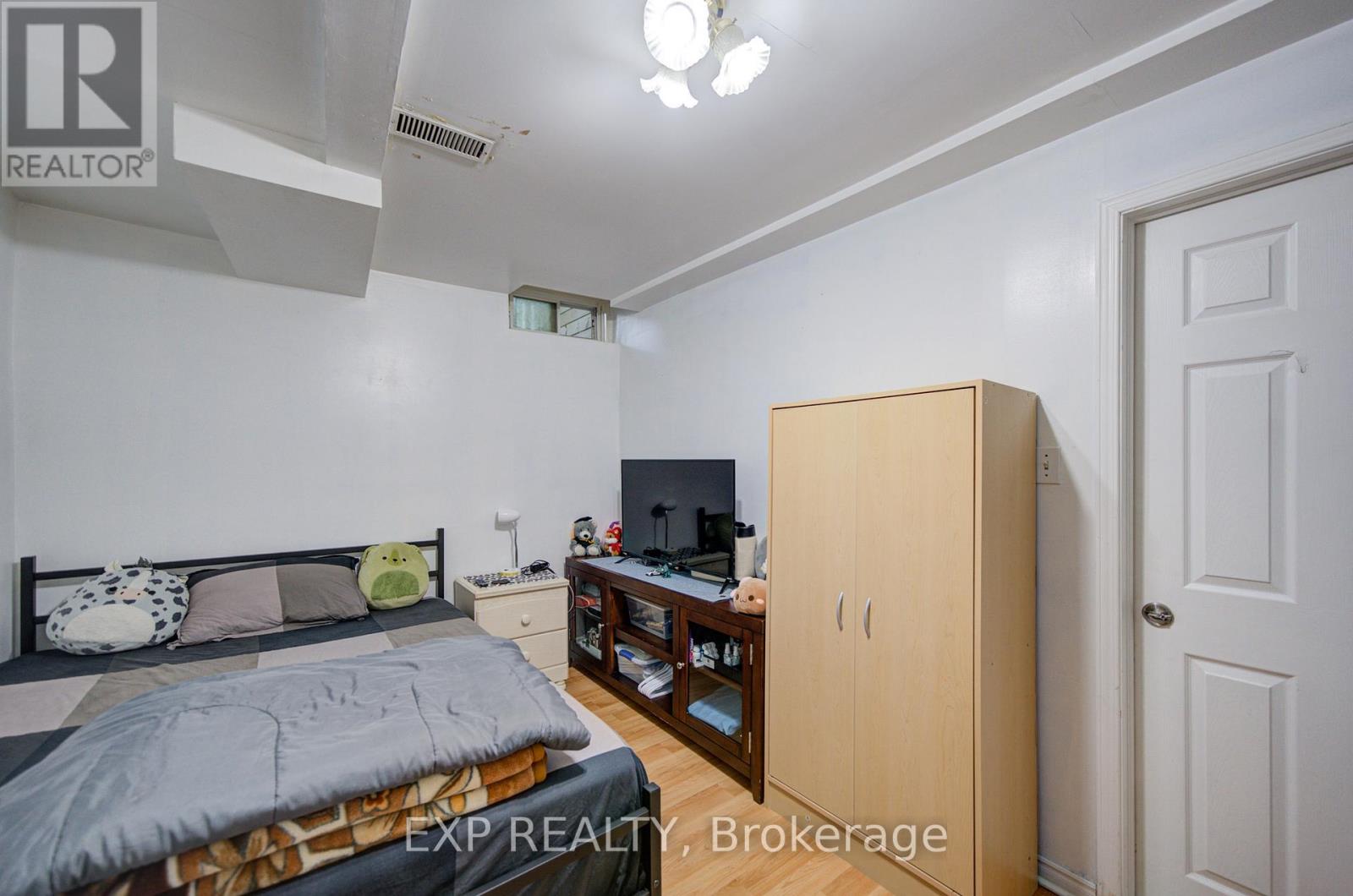 59 YORKLAND STREET - 43