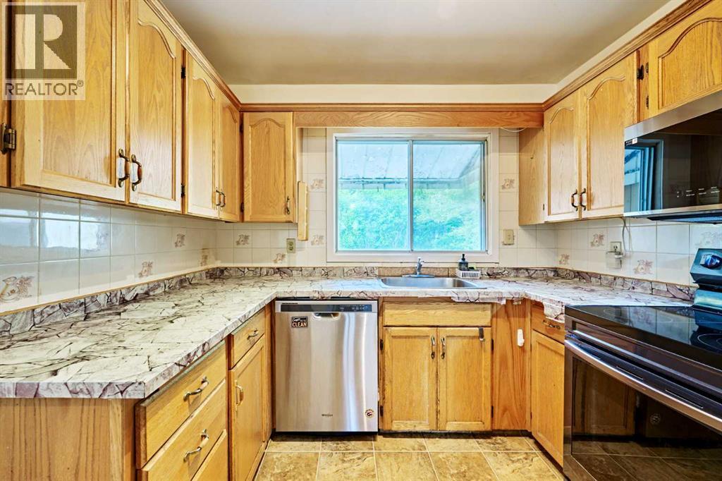 627 94 Avenue SW - 10