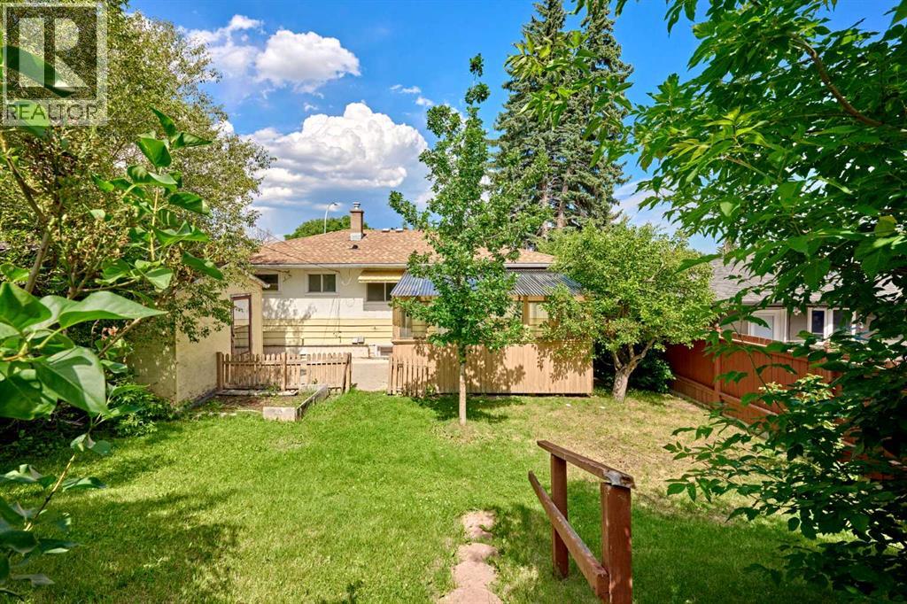 627 94 Avenue SW - 37