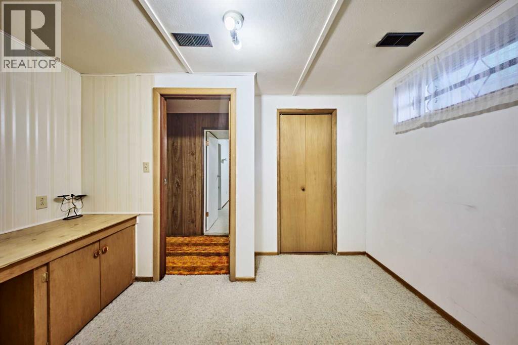 627 94 Avenue SW - 29