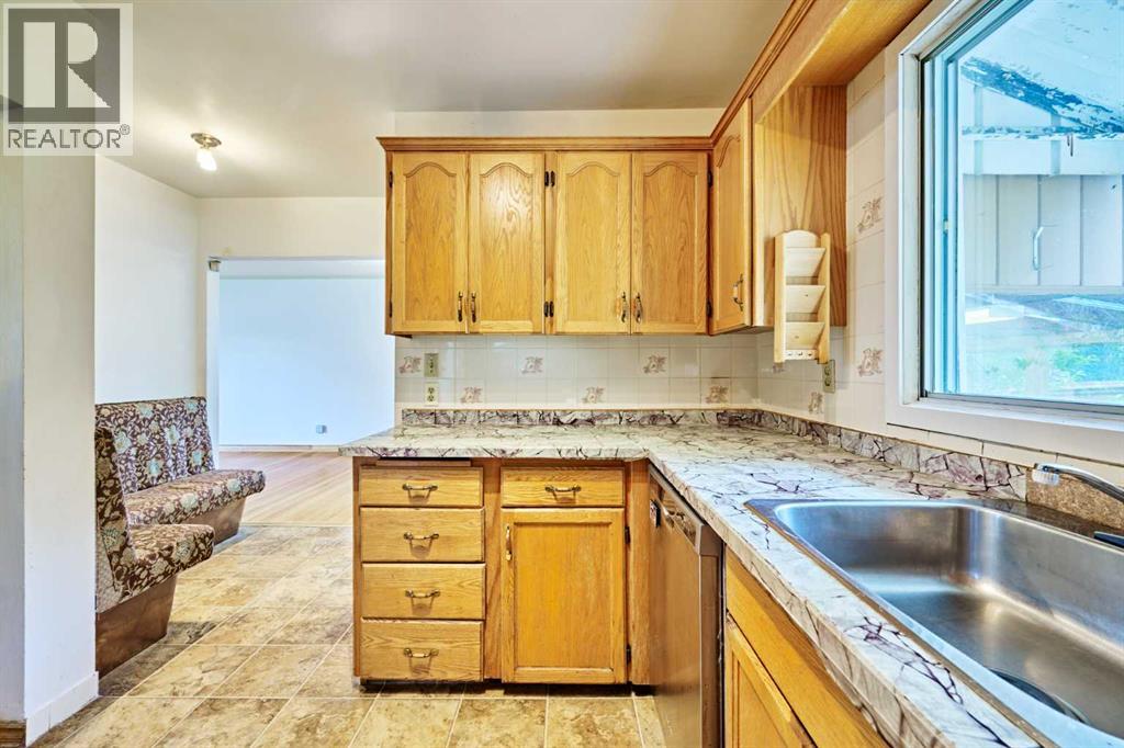 627 94 Avenue SW - 12